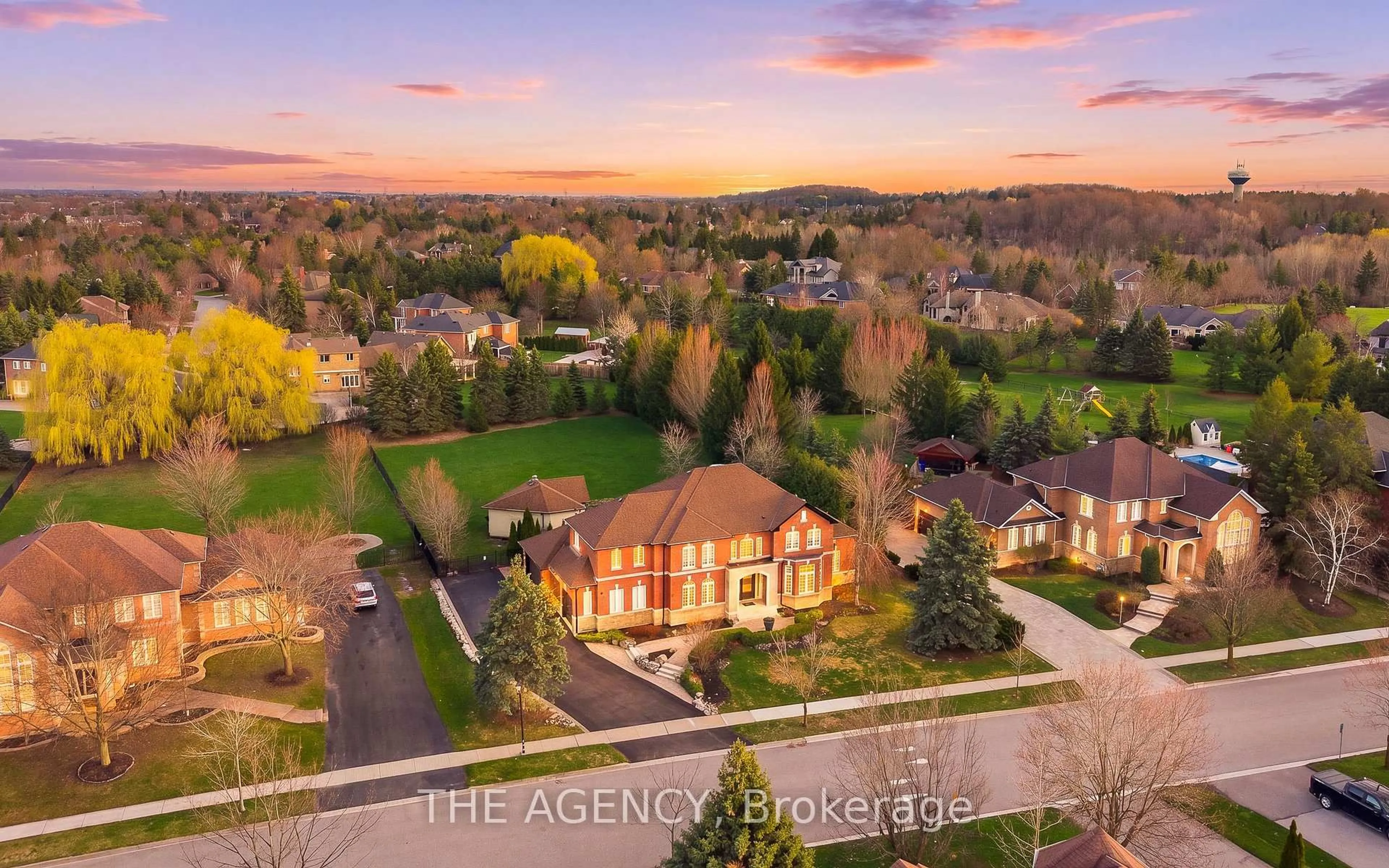 A pic from outside/outdoor area/front of a property/back of a property/a pic from drone, unknown for 147 Mactaggart Dr, King Ontario L0G 1N0