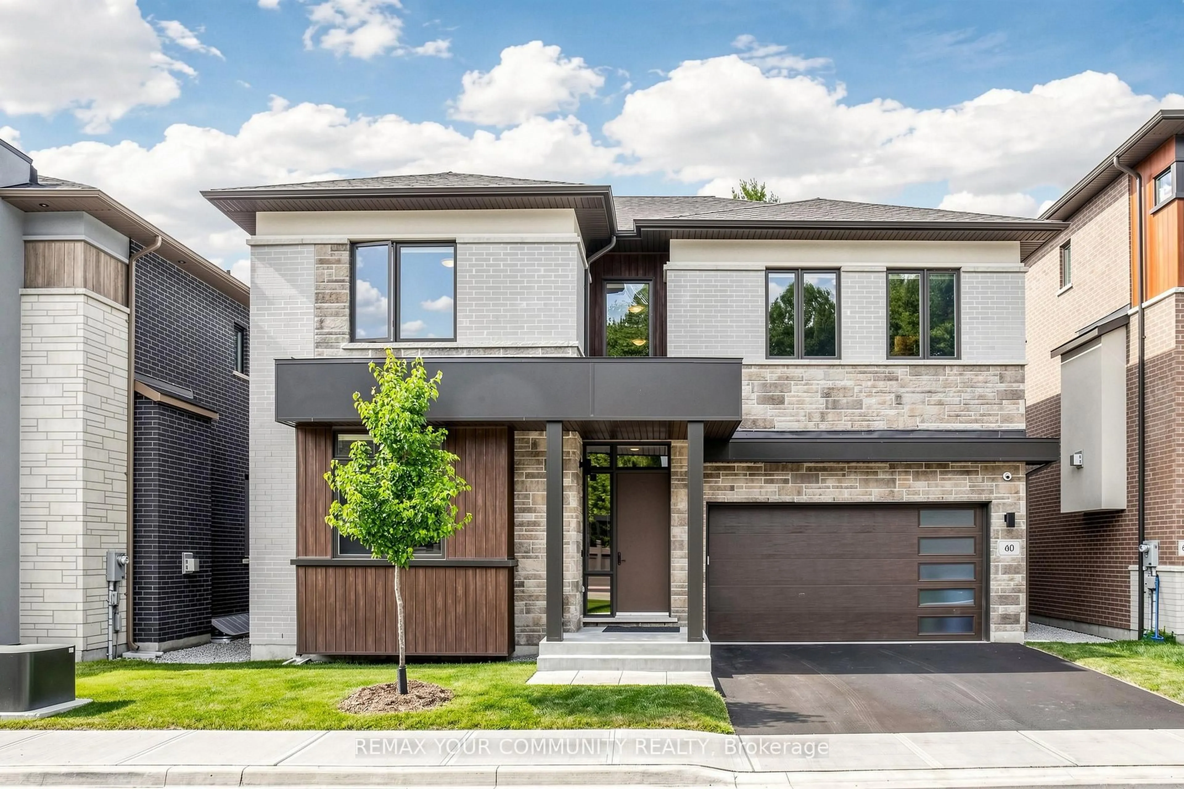 Home with brick exterior material, street for 60 Royal Hill Crt, Aurora Ontario L4G 3Z7