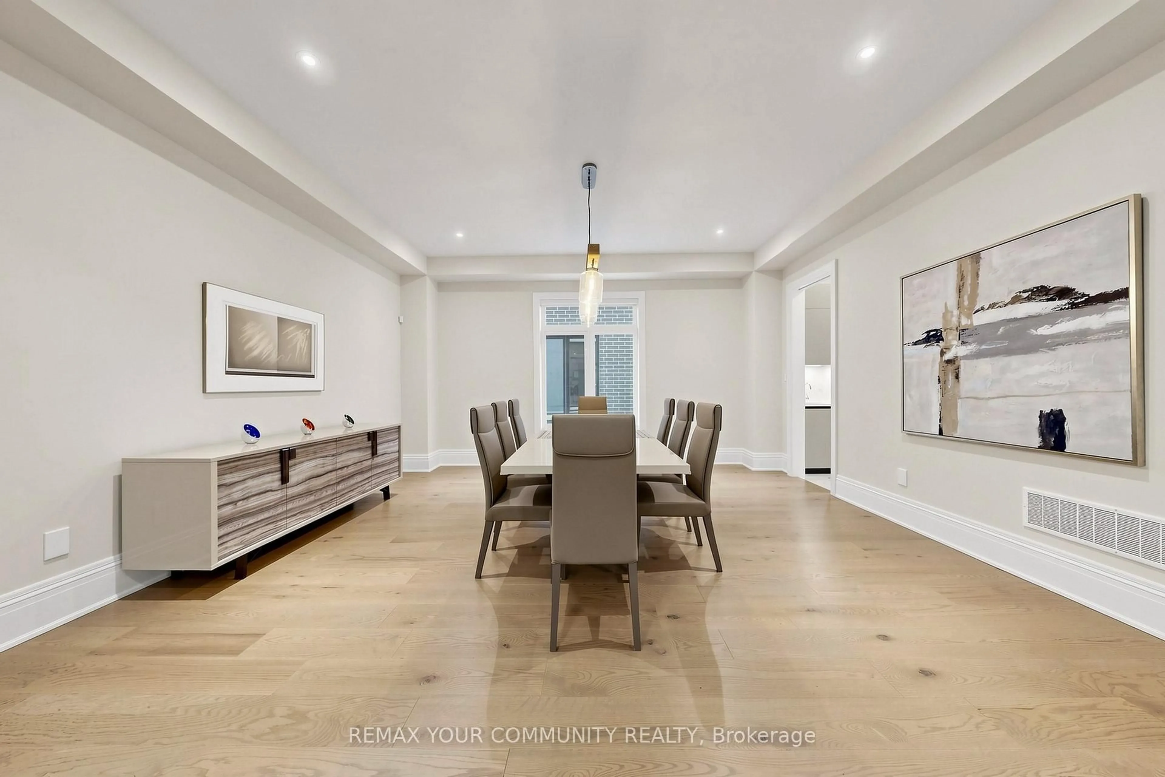 Dining room, unknown for 60 Royal Hill Crt, Aurora Ontario L4G 3Z7