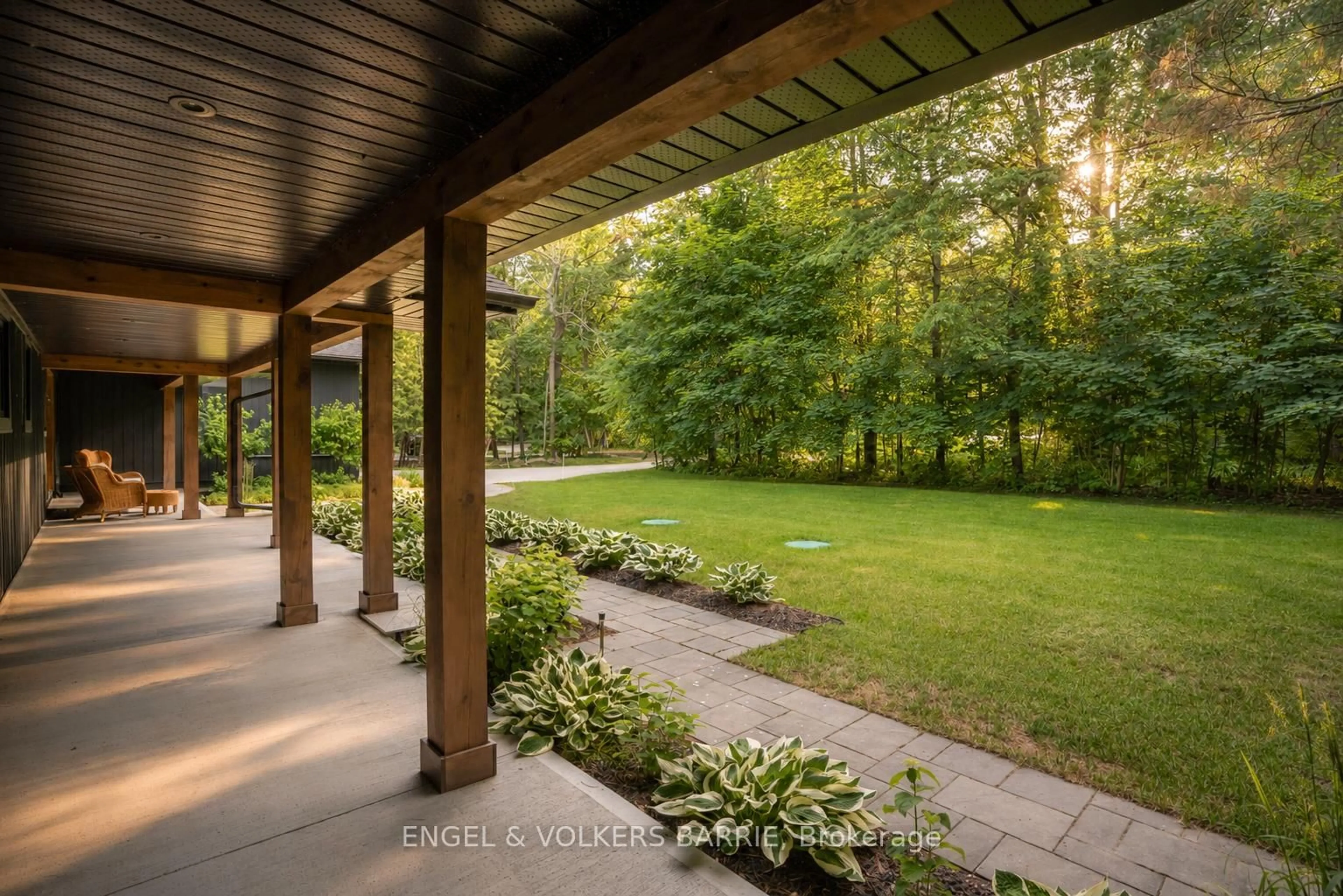 Patio, forest/trees view for 262 Trillium Pl, Innisfil Ontario L9S 2X7