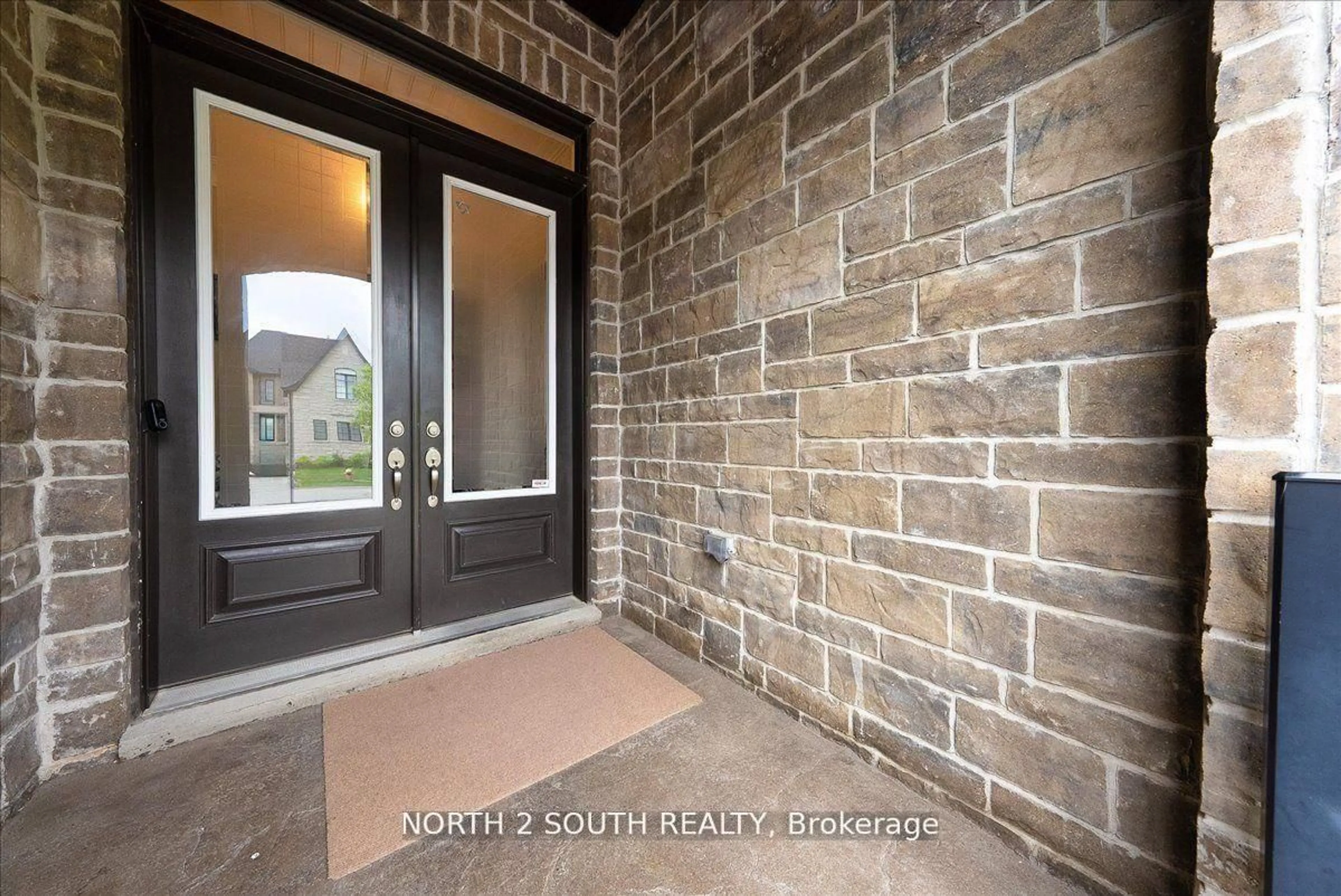Indoor entryway for 115 Arten Ave, Richmond Hill Ontario L4C 9Y3