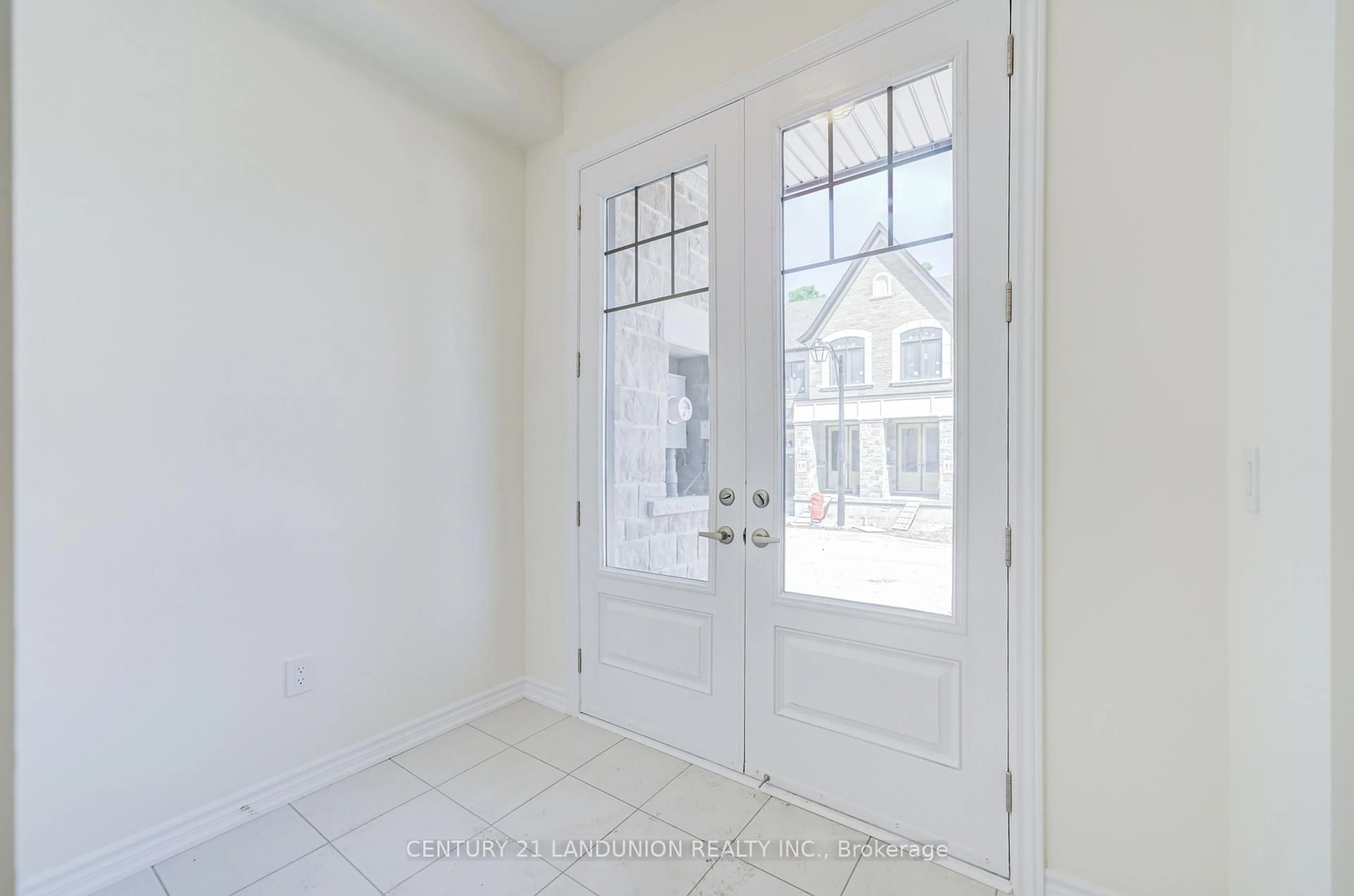 Indoor entryway for 66 Main St #Lot 23, King Ontario L0G 1T0