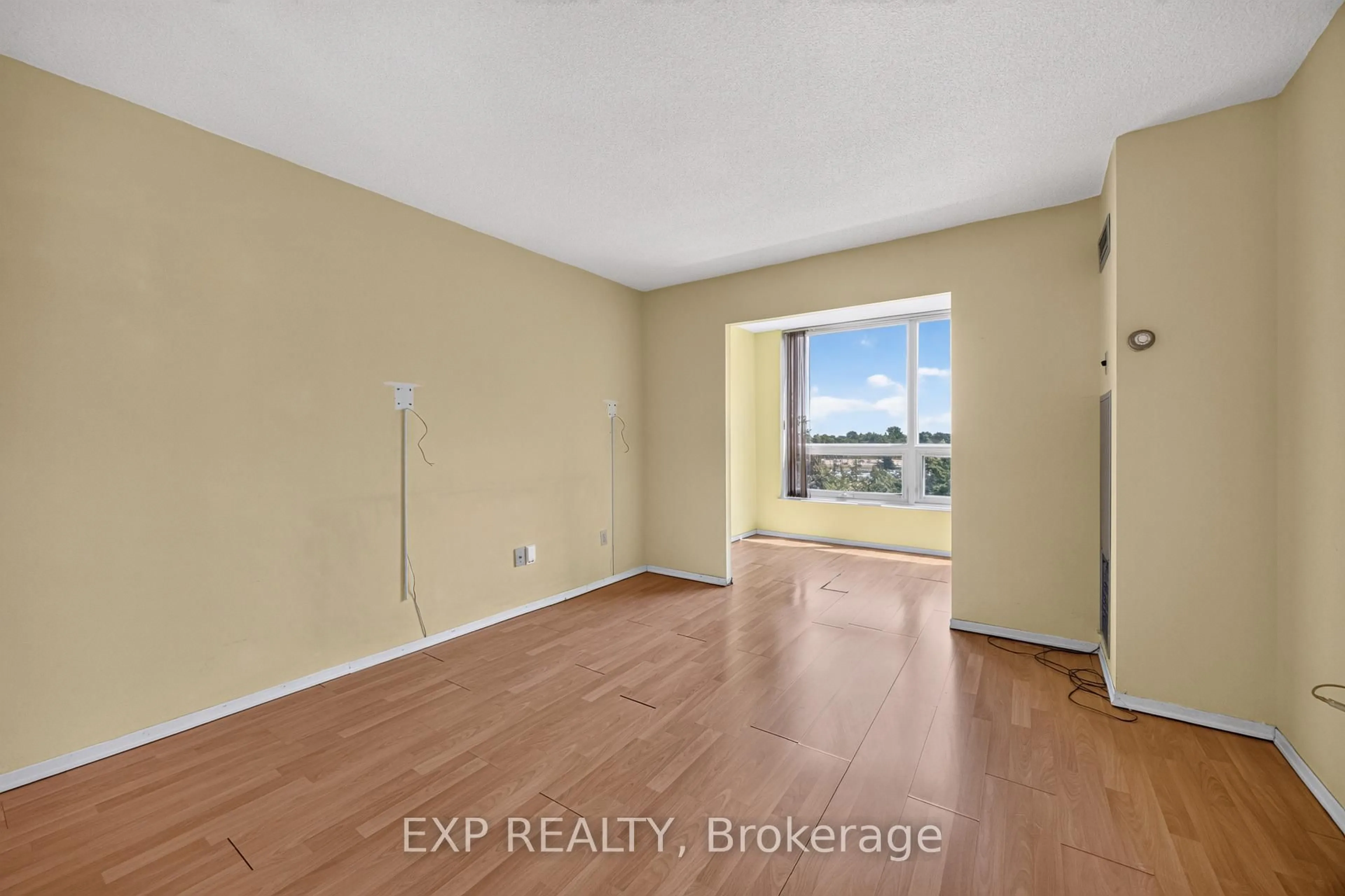 A pic of a room for 326 Major Mackenzie Dr #716, Richmond Hill Ontario L4C 8T4