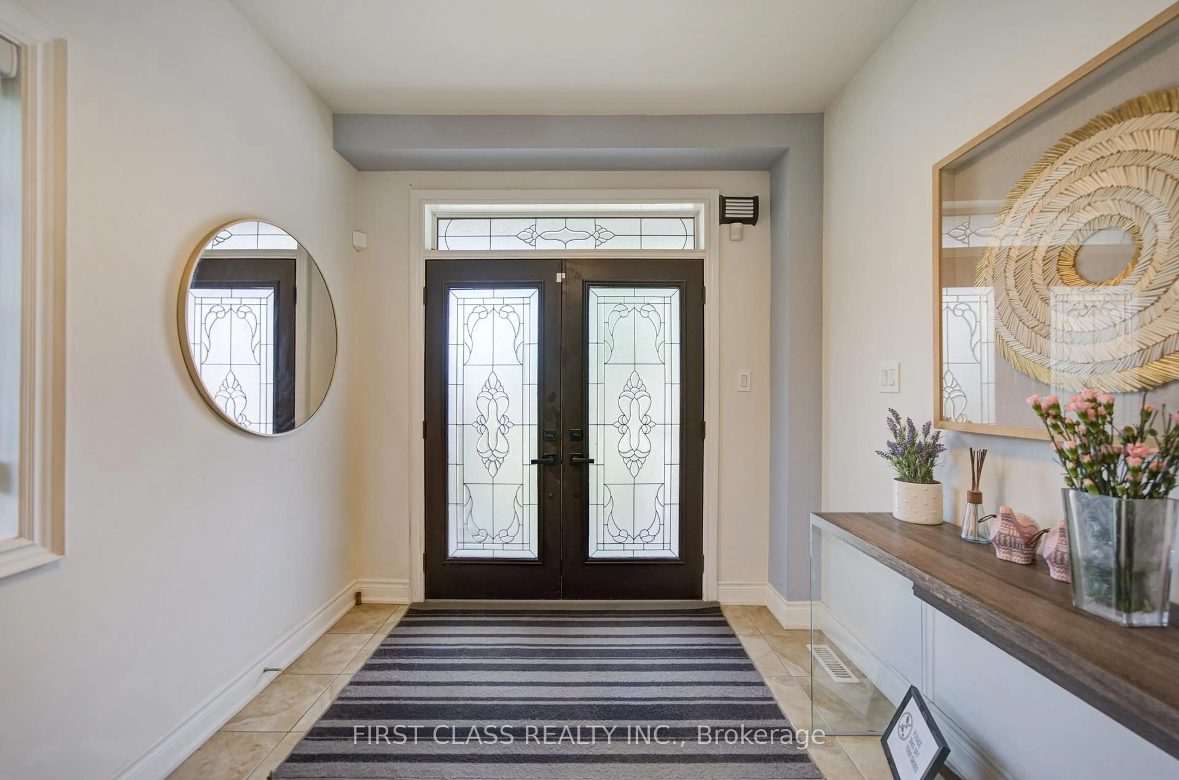 Indoor entryway for 718 Peter Hall Dr, Newmarket Ontario L3X 2T1