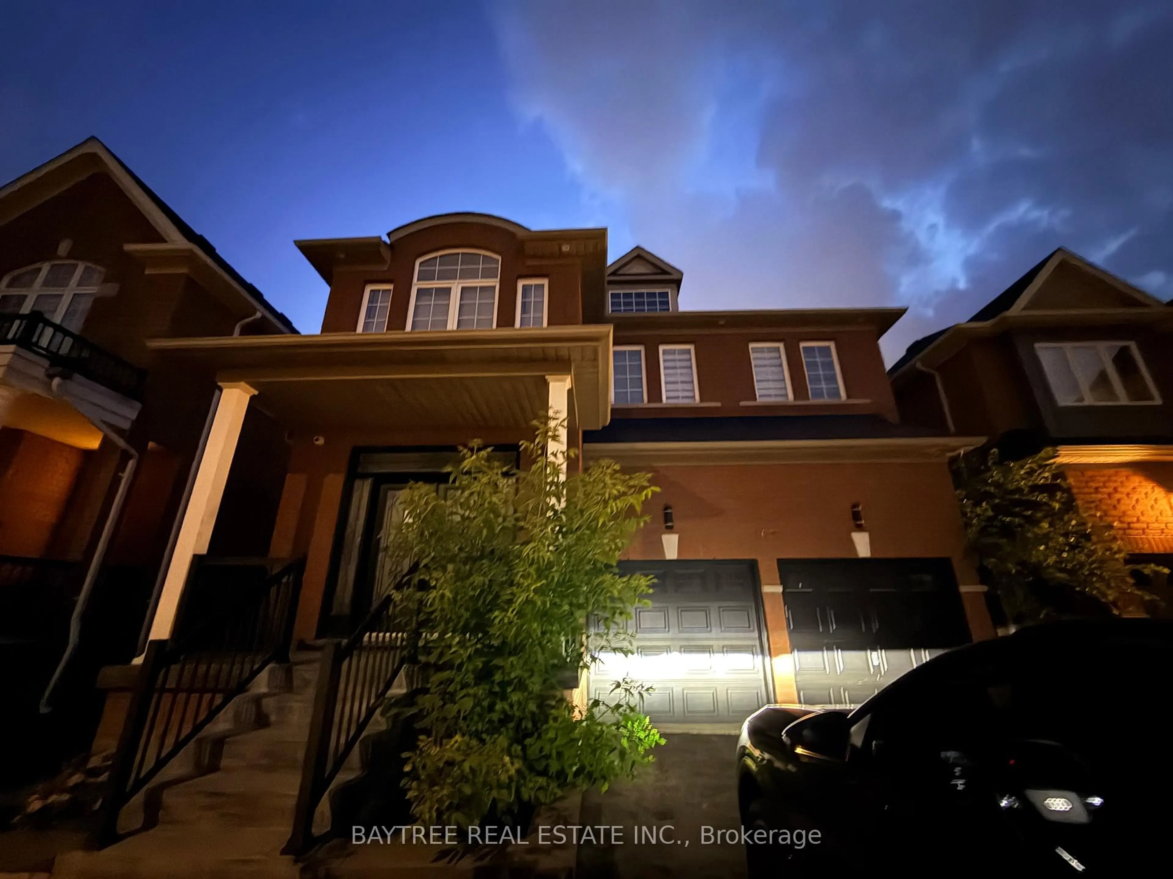 Home with brick exterior material, street for 162 Bathurst Glen Dr, Vaughan Ontario L4J 8Y8
