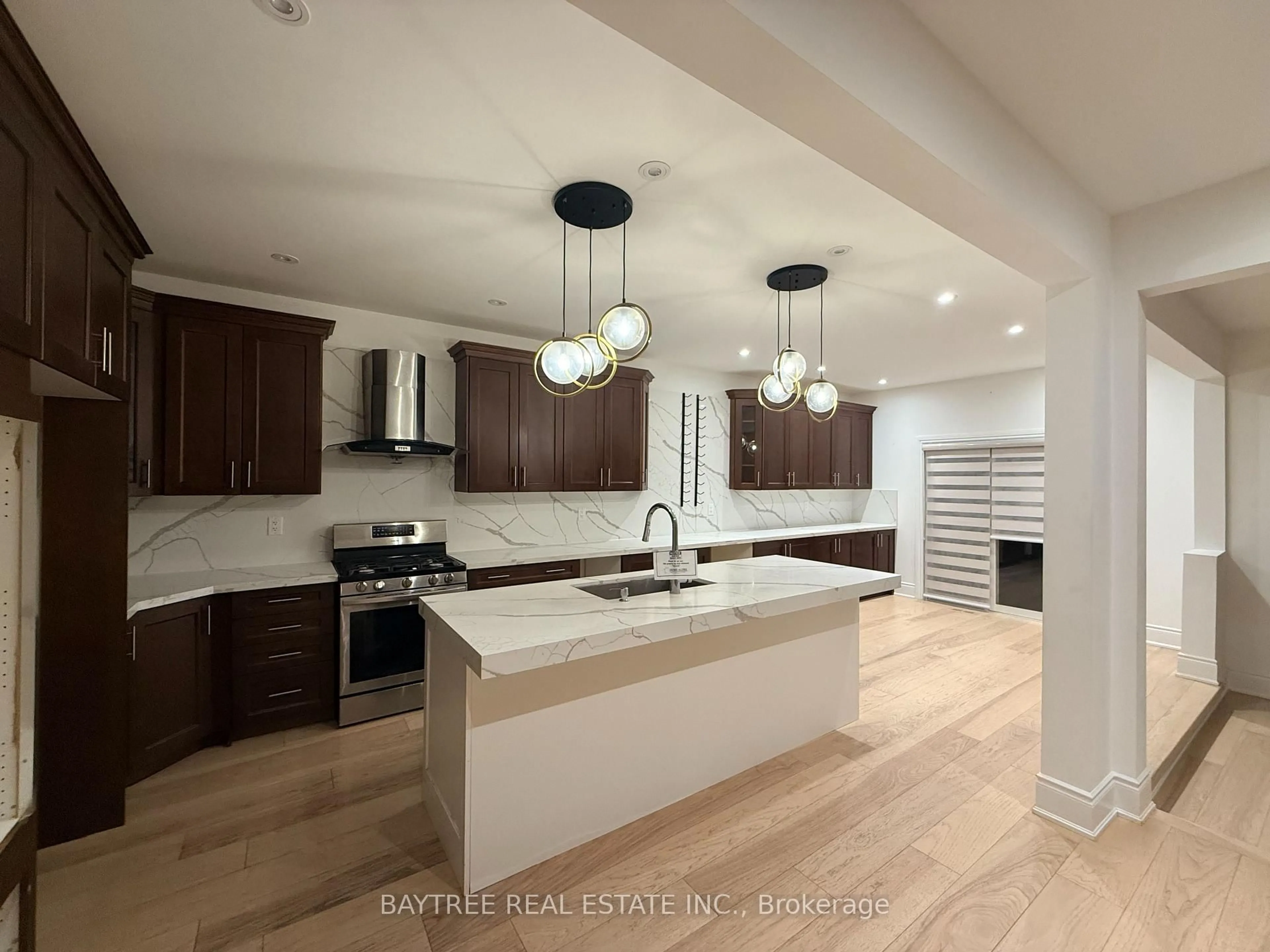 Open concept kitchen, unknown for 162 Bathurst Glen Dr, Vaughan Ontario L4J 8Y8
