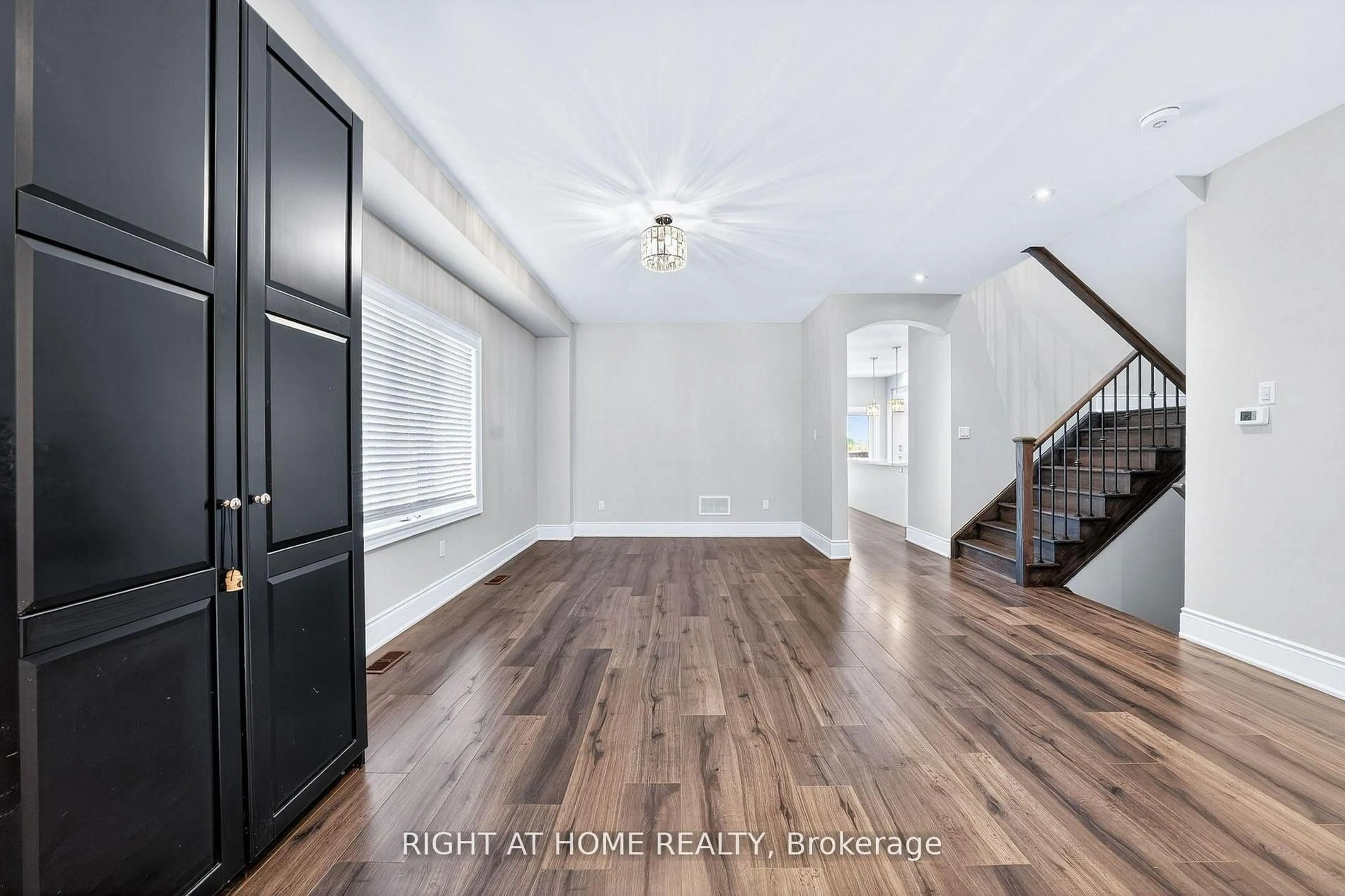 Indoor entryway for 1160 Peelar Cres, Innisfil Ontario L0L 1W0