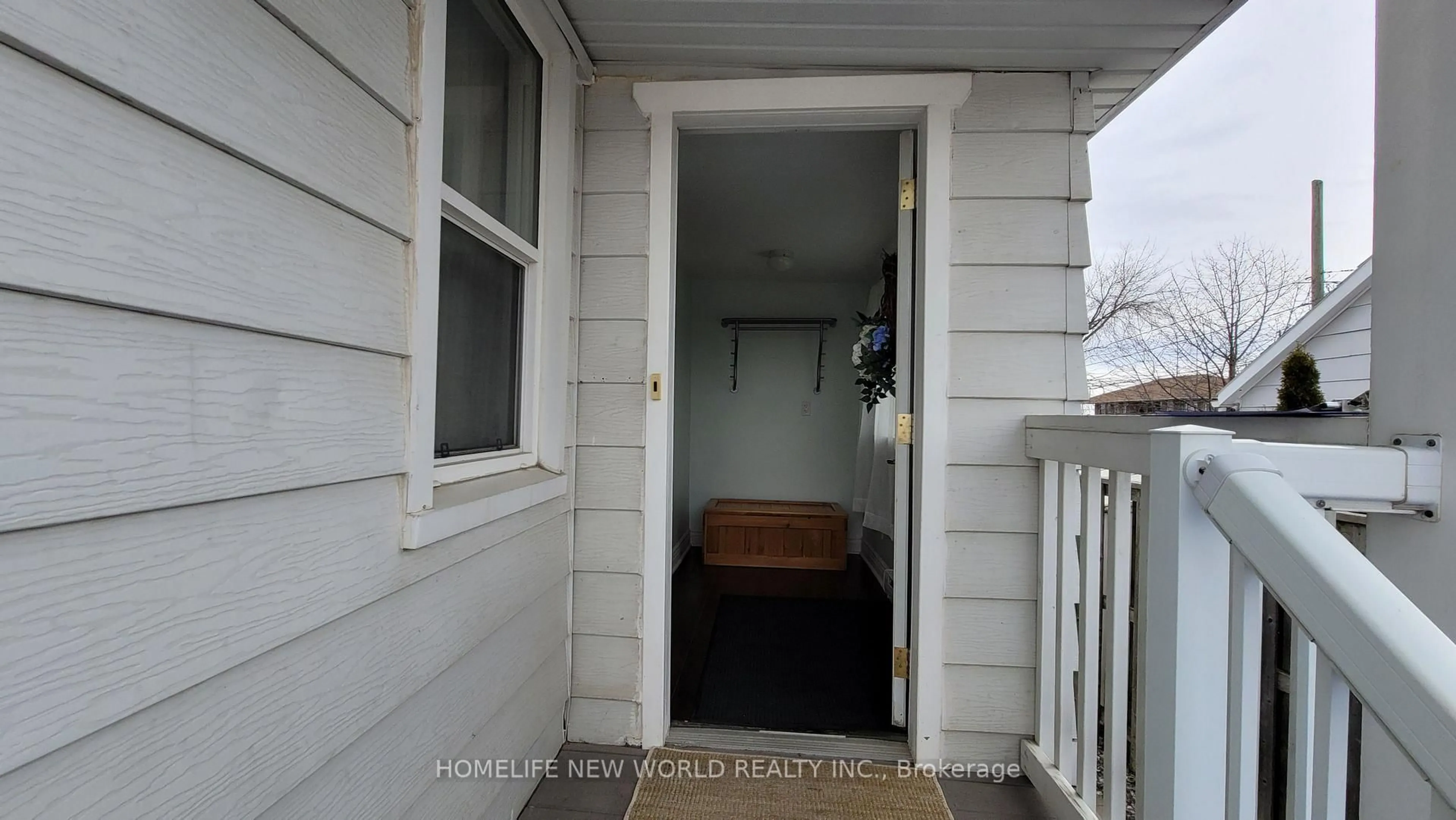 Patio, street for 67 Bingham St, Bradford West Gwillimbury Ontario L3Z 1X3