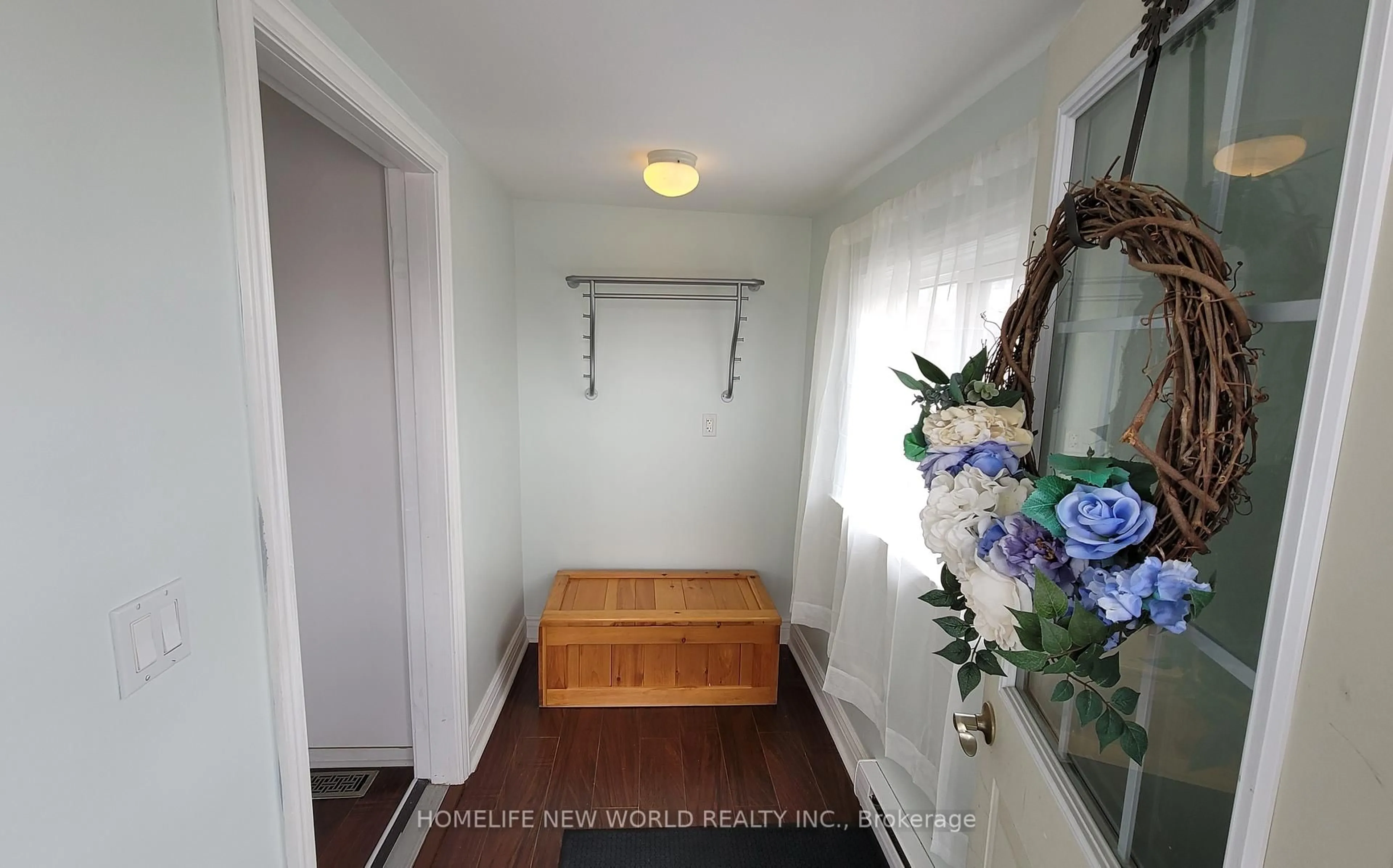 Indoor entryway for 67 Bingham St, Bradford West Gwillimbury Ontario L3Z 1X3