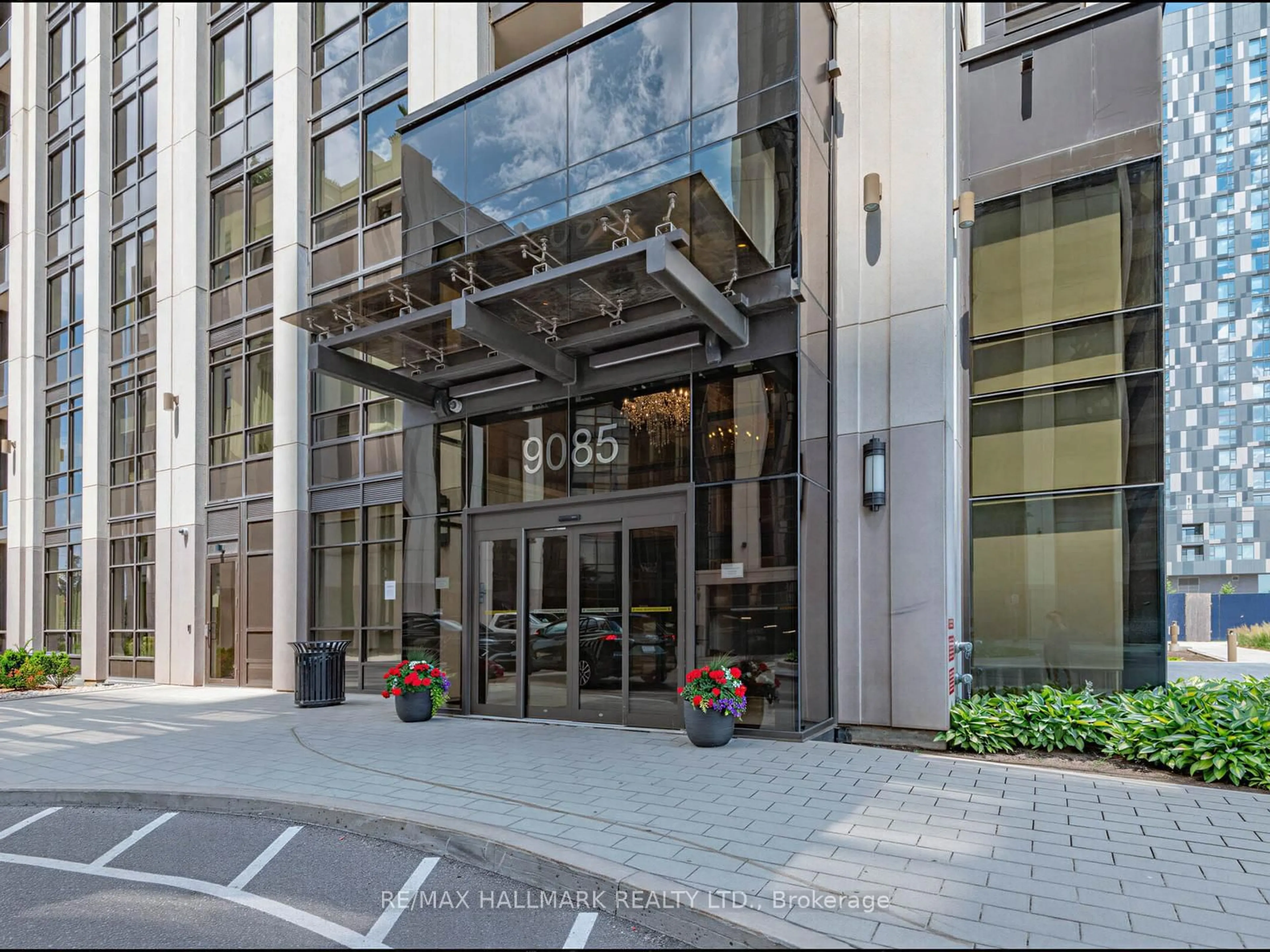 Indoor foyer for 9085 Jane St #1507, Vaughan Ontario L4E 0L8