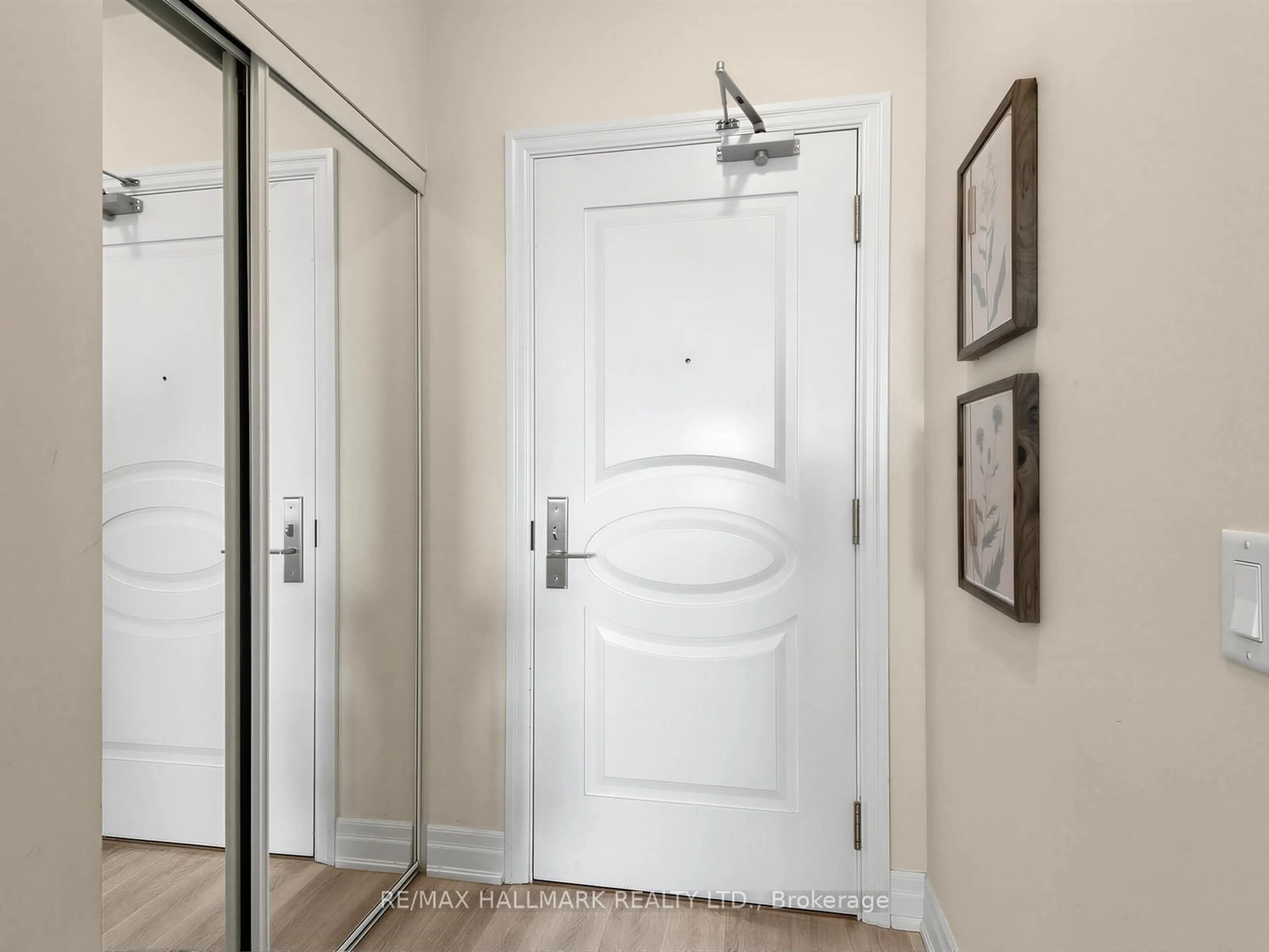 Indoor entryway for 9085 Jane St #1507, Vaughan Ontario L4E 0L8