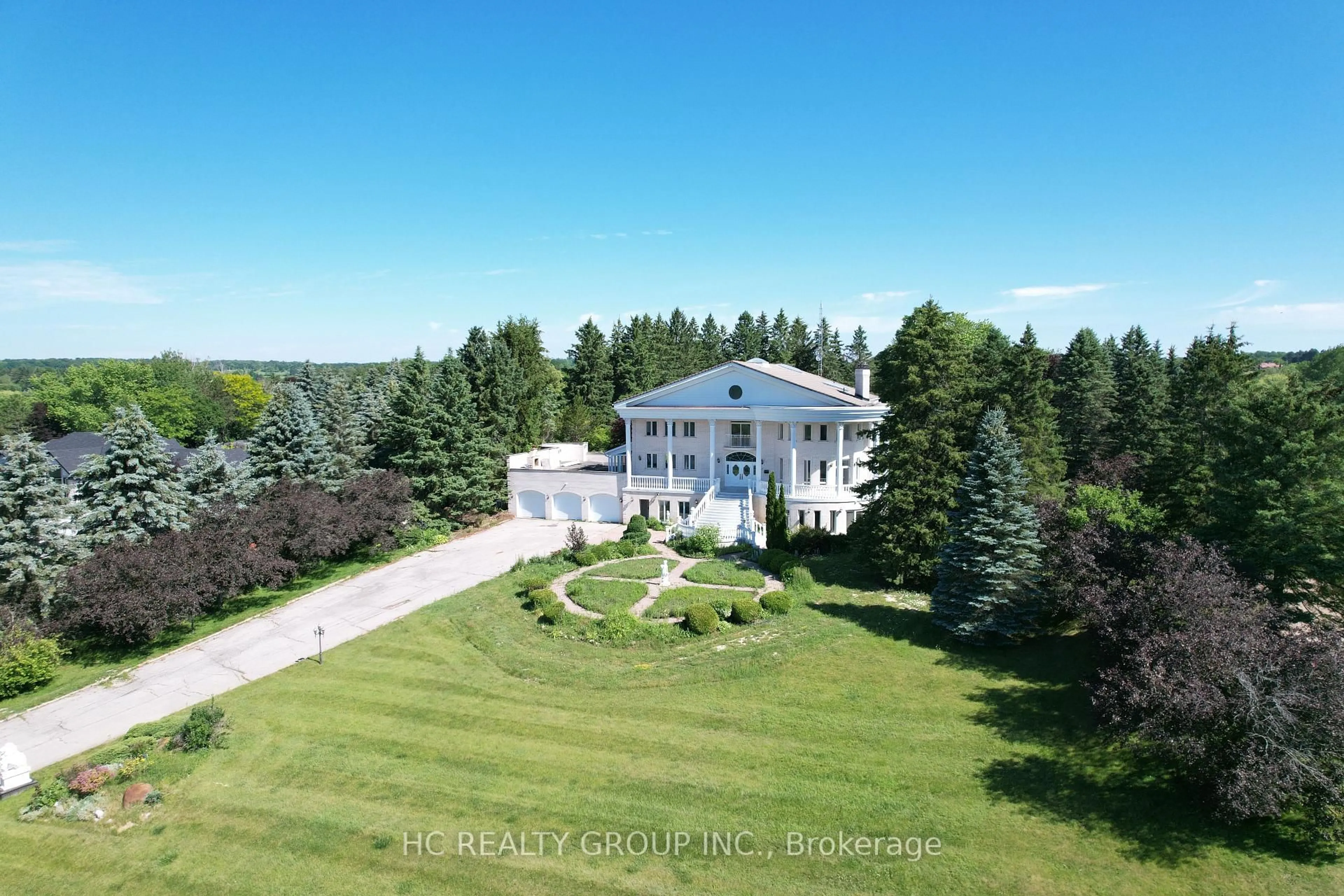 A pic from outside/outdoor area/front of a property/back of a property/a pic from drone, unknown for 52 Nobleton Lakes Dr, King Ontario L0G 1T0