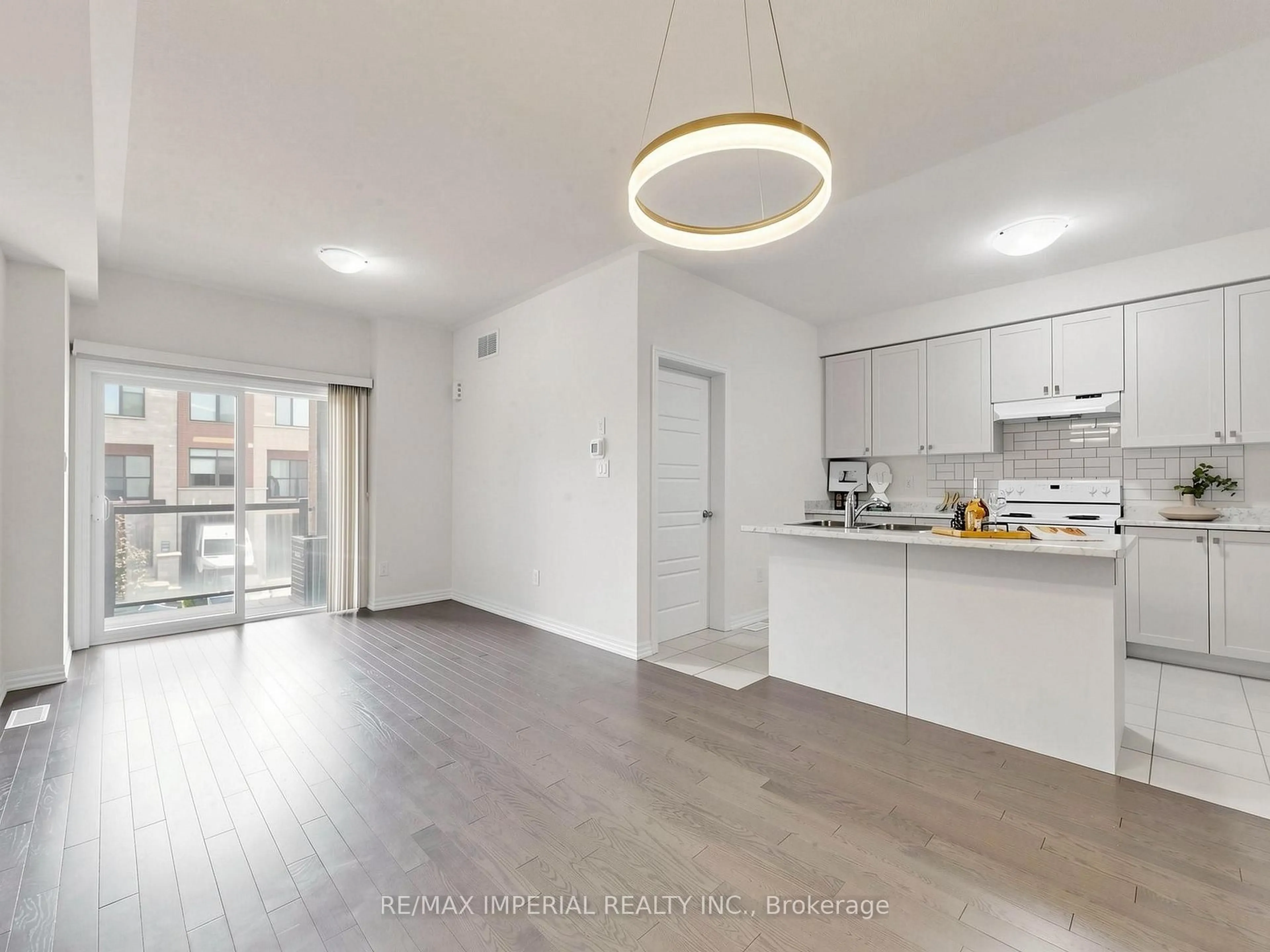 Open concept kitchen, unknown for 108 Bravo Lane, Newmarket Ontario L3X 0L3