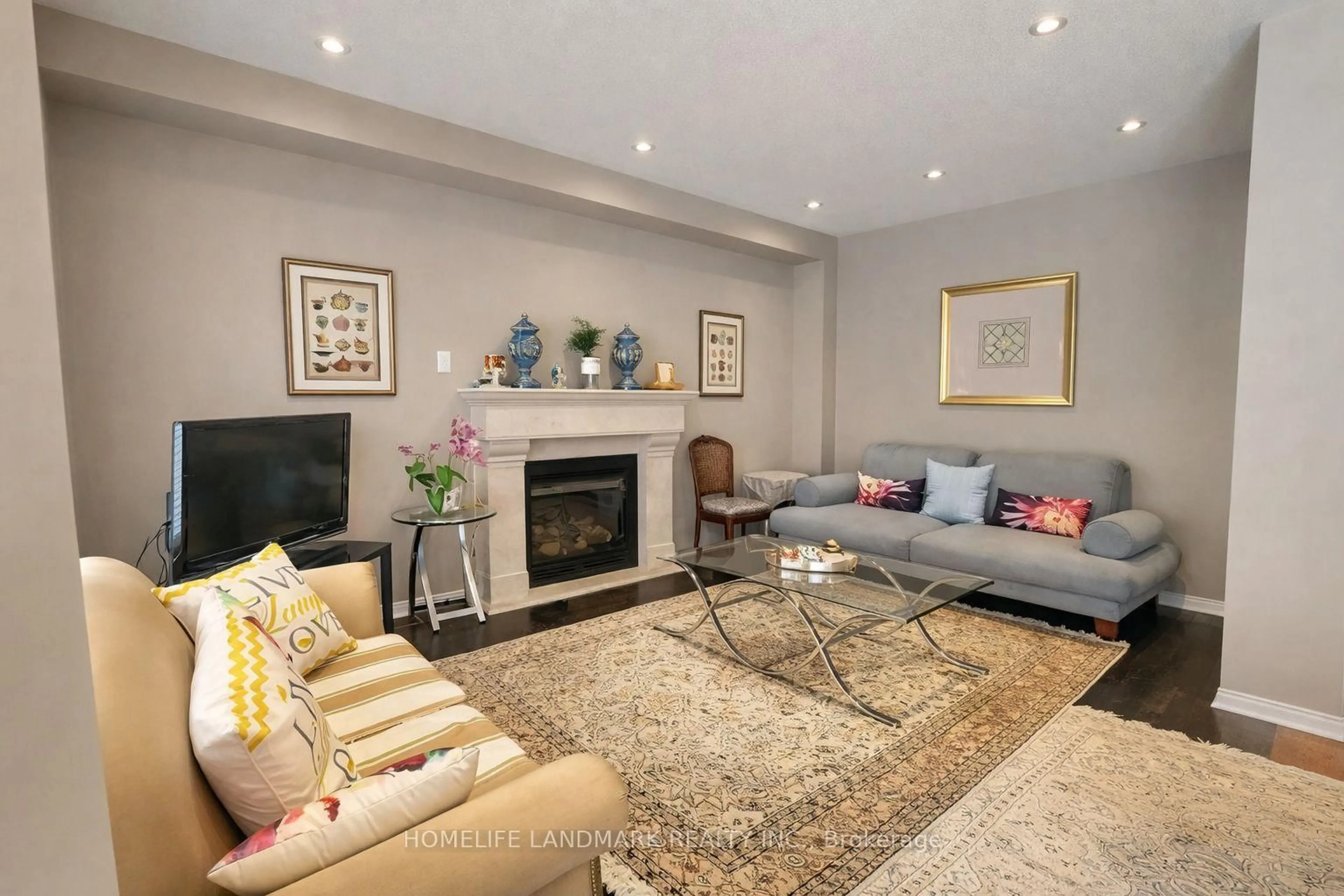 Living room with furniture, unknown for 152 Mavrinac Blvd, Aurora Ontario L4G 0G6