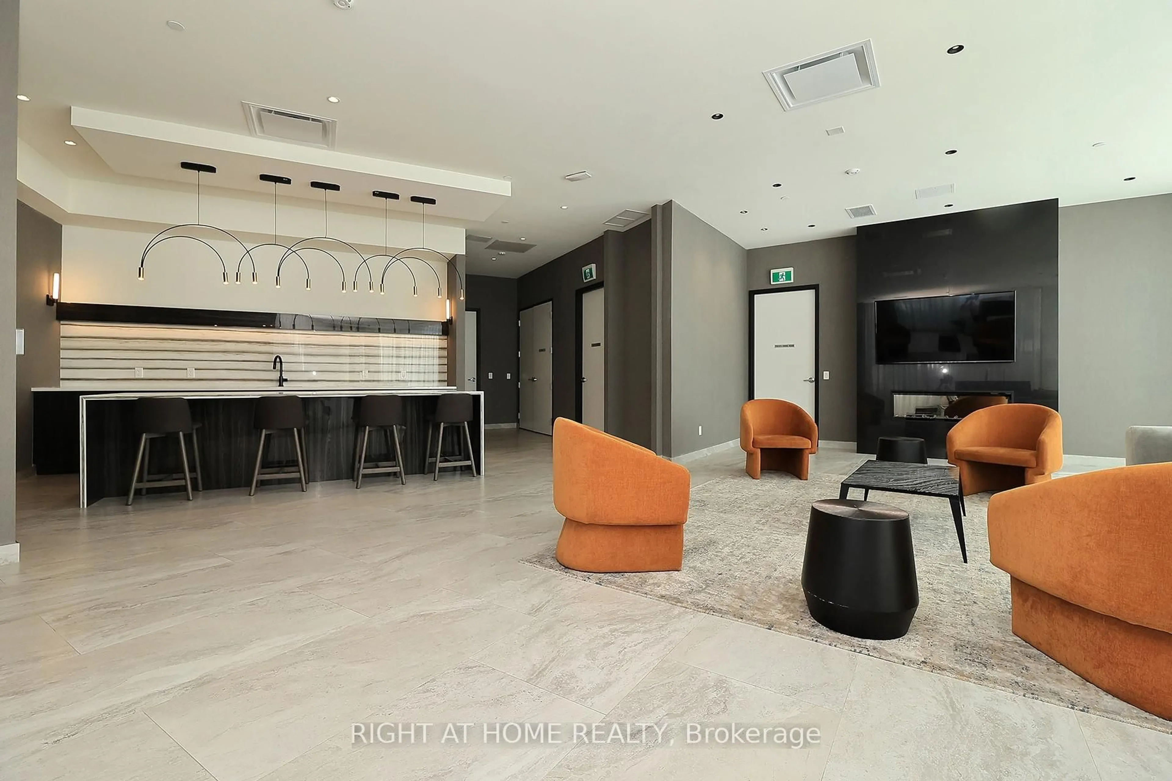Lobby for 2 David Eyer Rd #331, Richmond Hill Ontario L4S 0N6