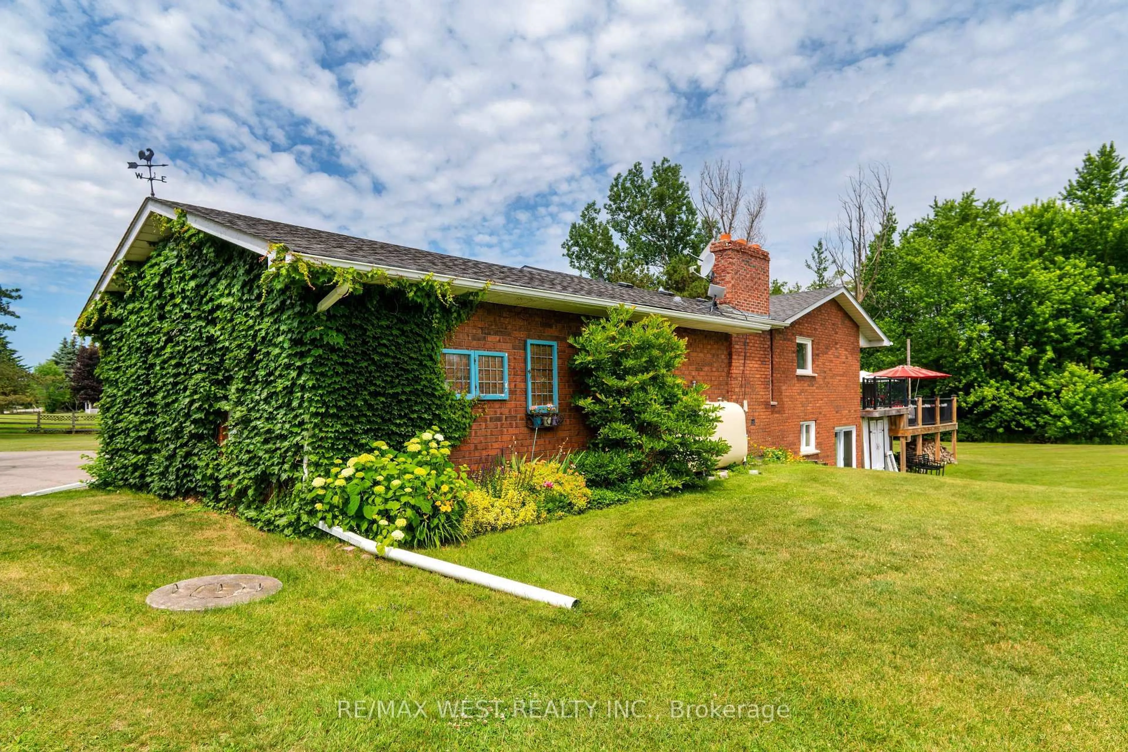 A pic from outside/outdoor area/front of a property/back of a property/a pic from drone, unknown for 7324 Highway 9 Rd, New Tecumseth Ontario L0G 1T0