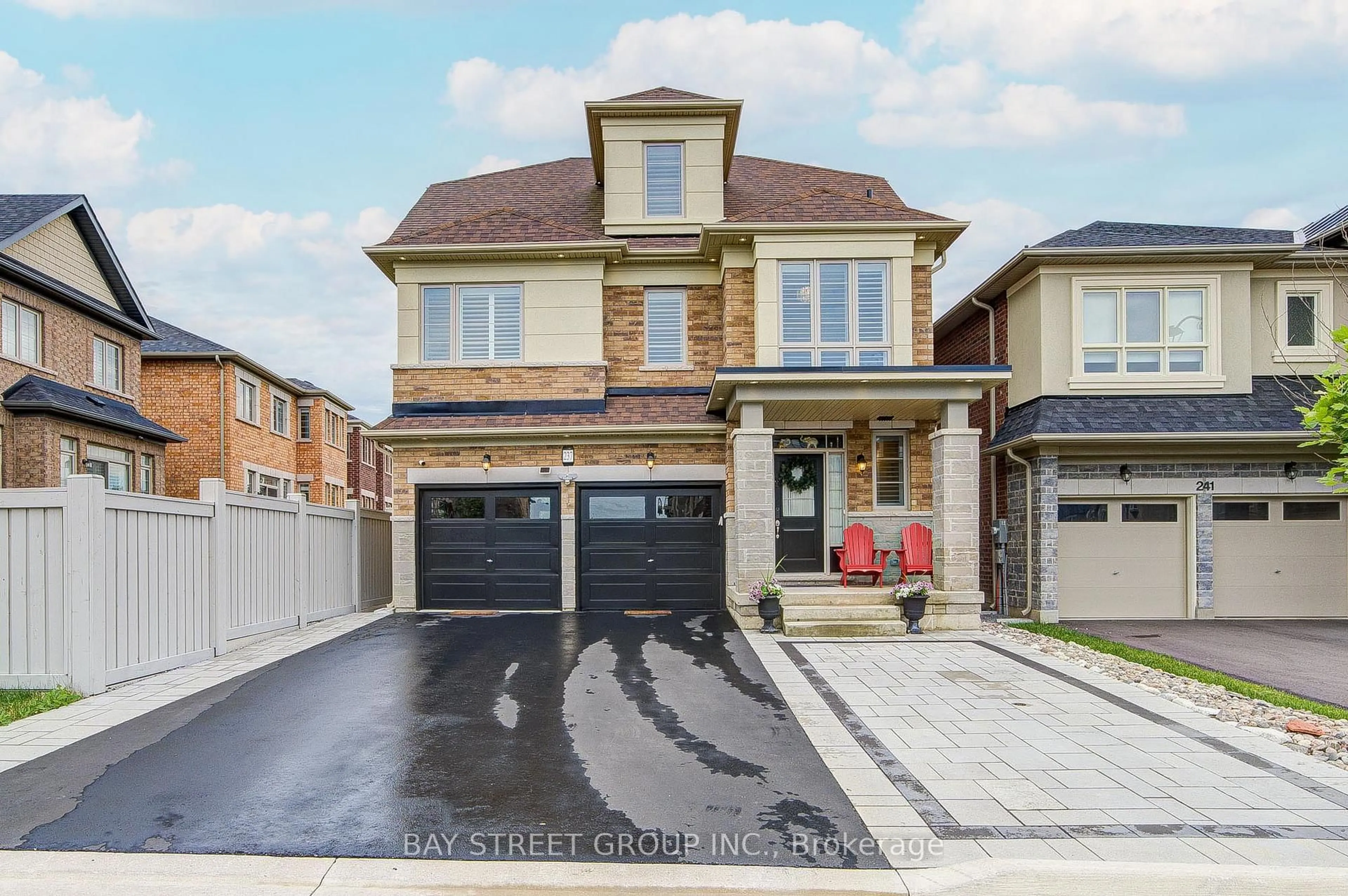 Home with brick exterior material, street for 237 Ben Sinclair Ave, East Gwillimbury Ontario L9N 0Z1