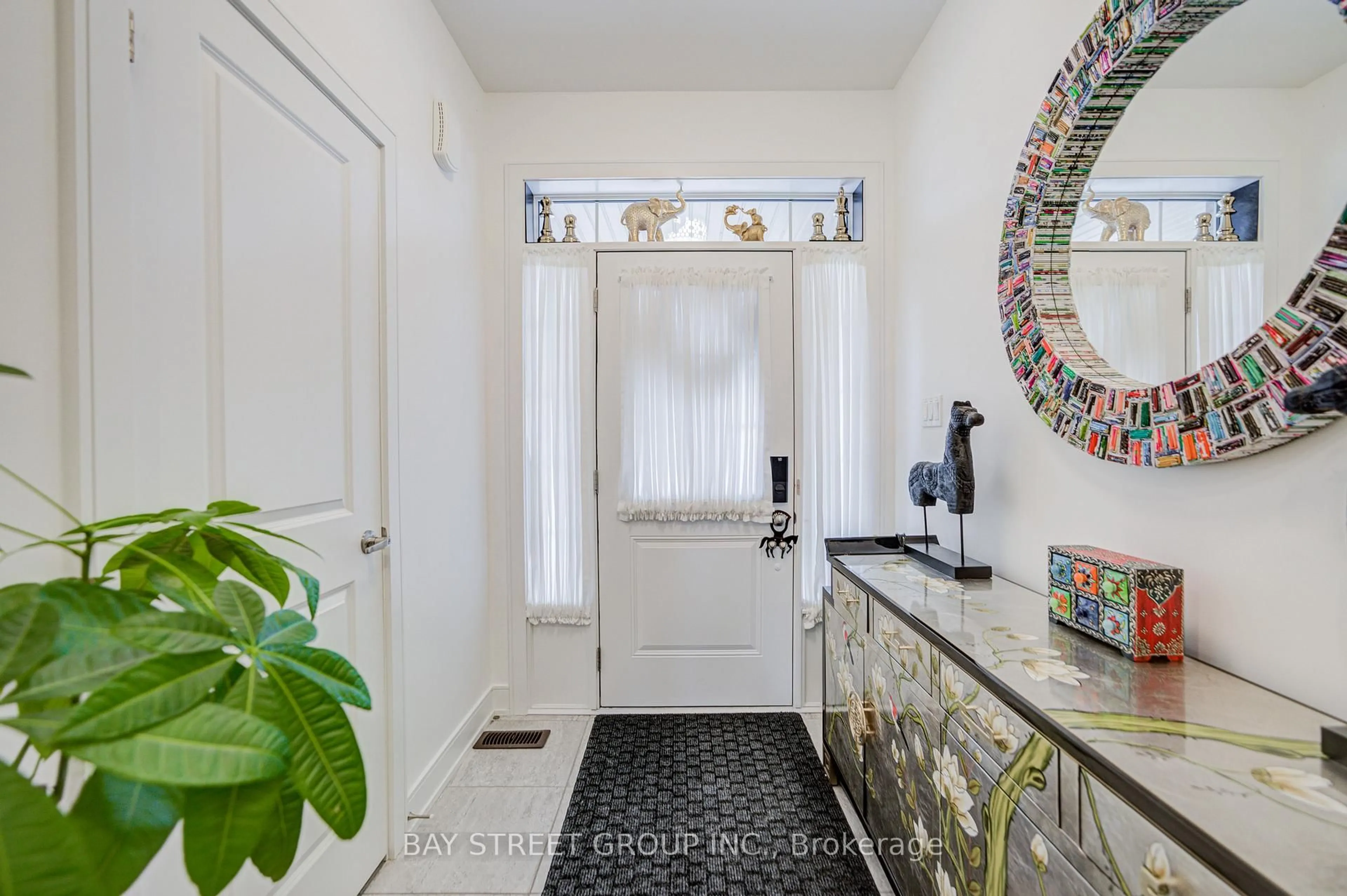 Indoor entryway for 237 Ben Sinclair Ave, East Gwillimbury Ontario L9N 0Z1