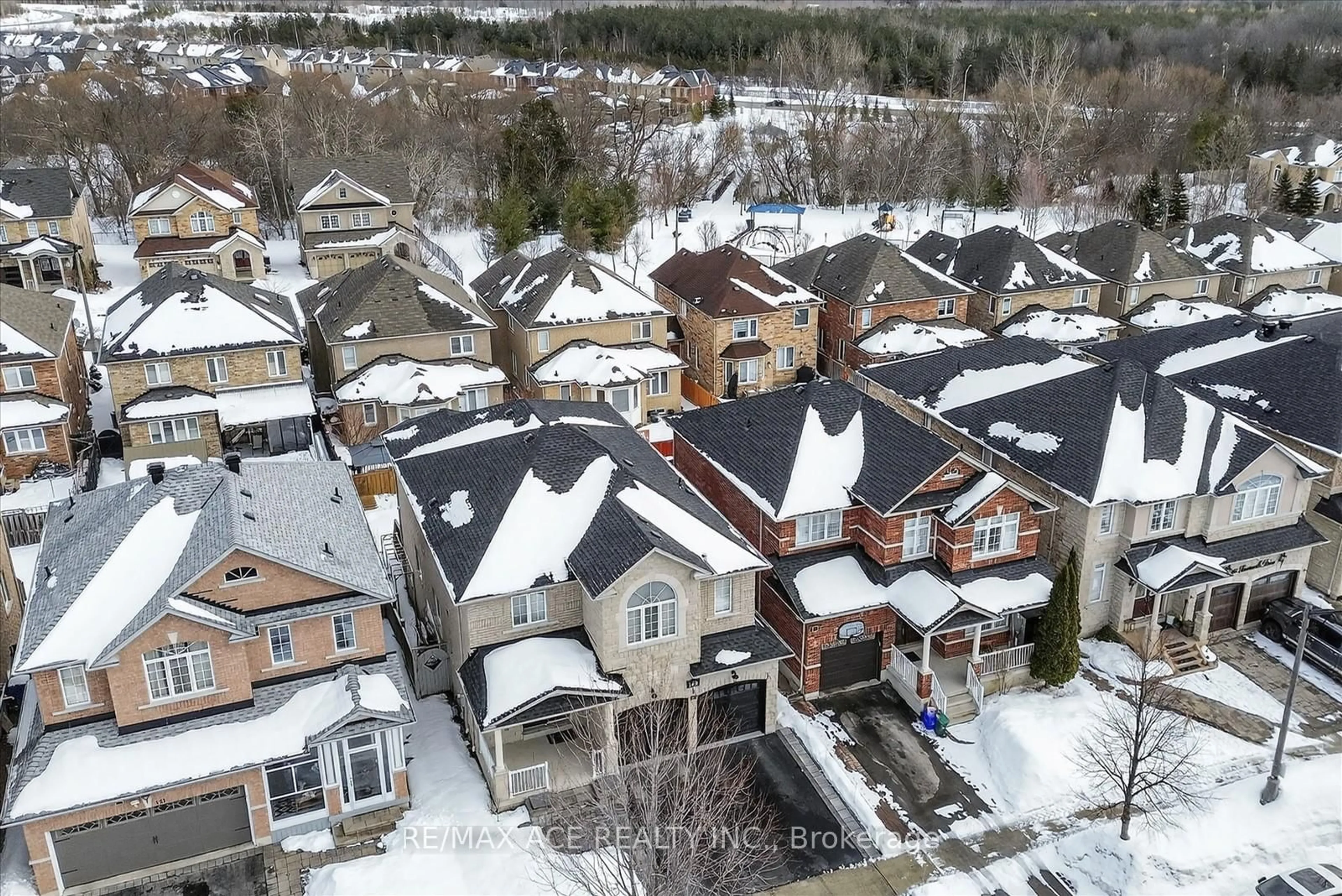 A pic from outside/outdoor area/front of a property/back of a property/a pic from drone, unknown for 149 Riverwalk Dr, Markham Ontario L6B 0E2