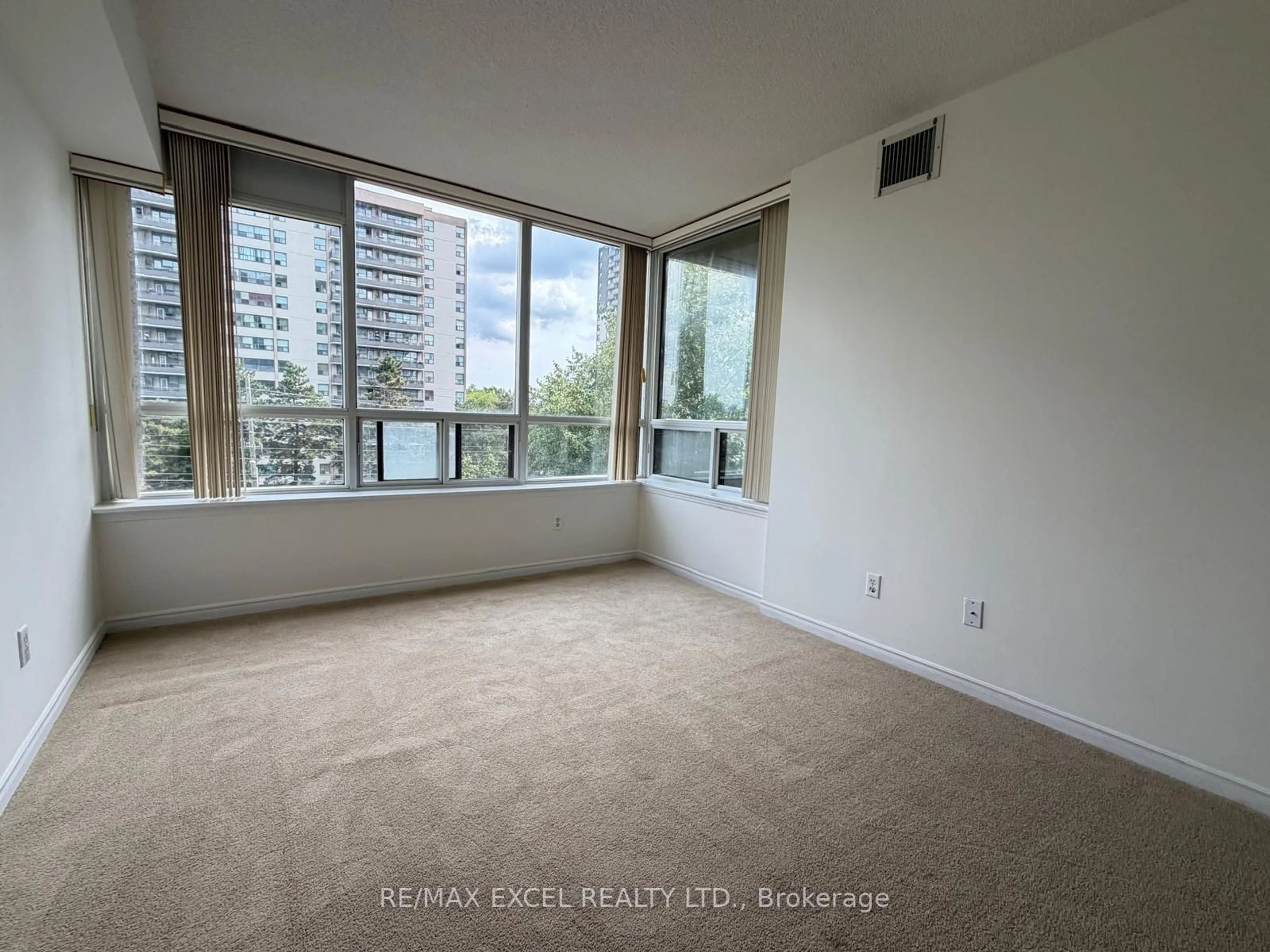 A pic of a room for 91 Townsgate Dr #507, Vaughan Ontario L4J 8E8