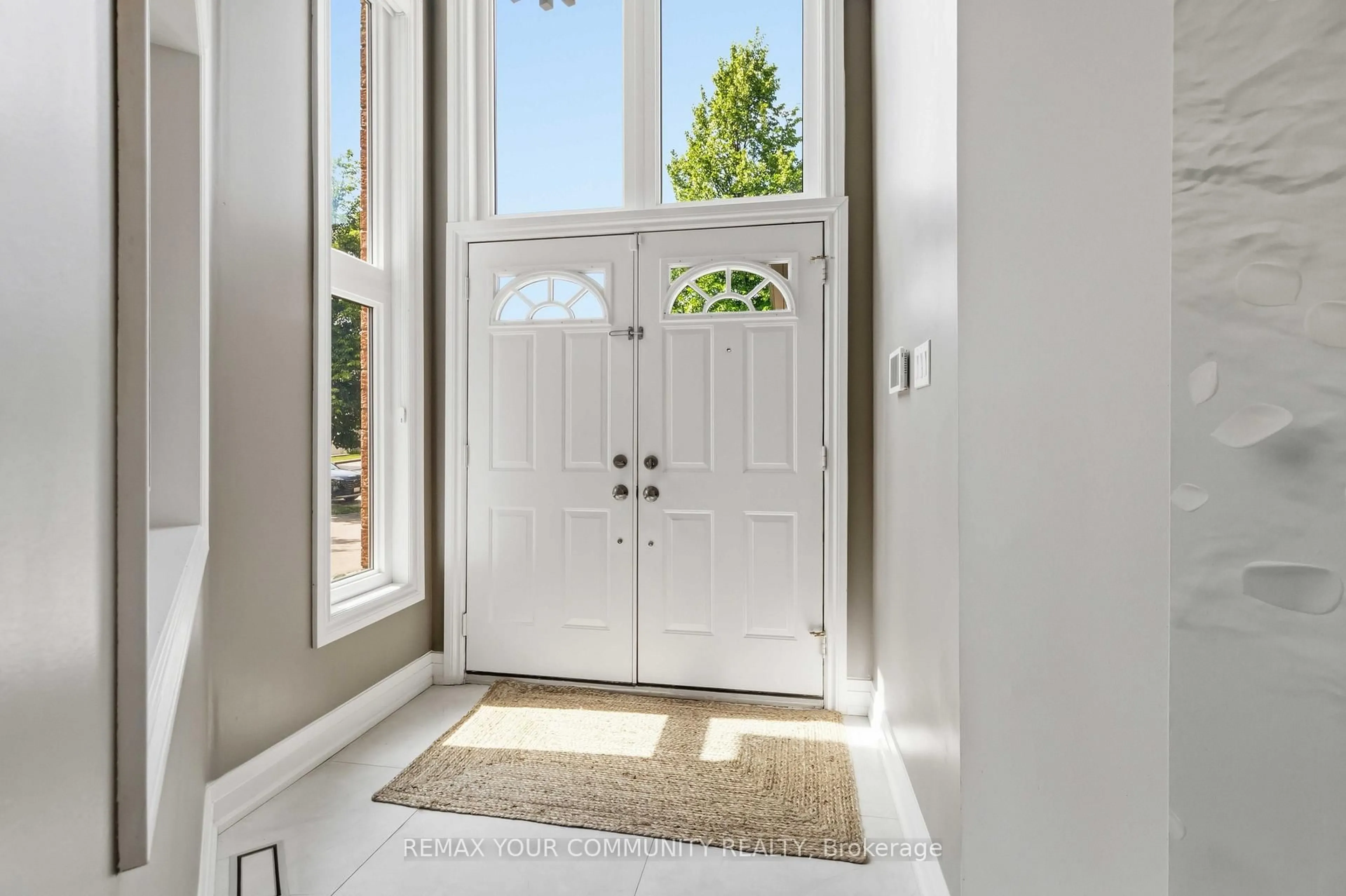 Indoor entryway for 15 Klamath Crt, Vaughan Ontario L6A 2L7