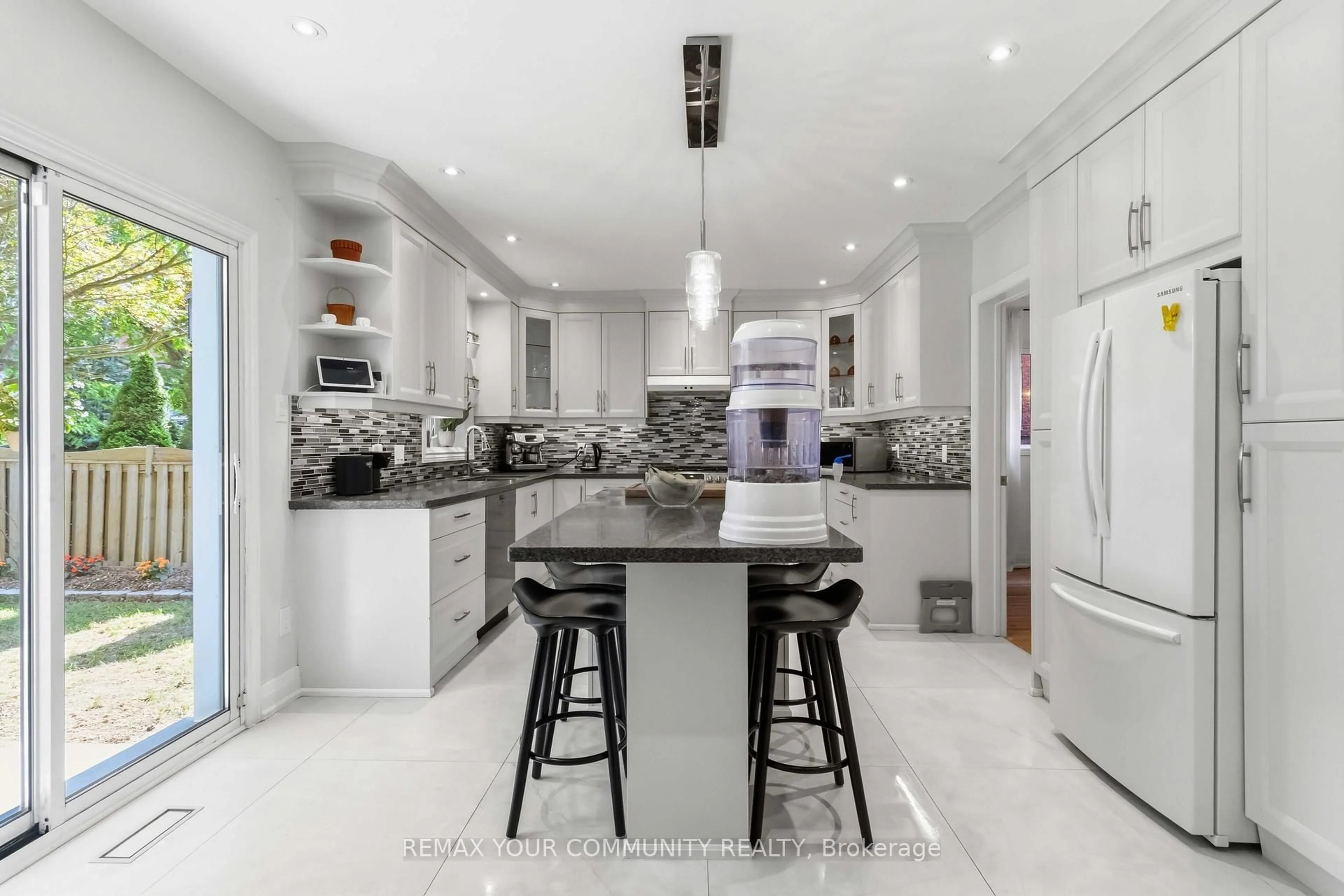 Contemporary kitchen, ceramic/tile floor for 15 Klamath Crt, Vaughan Ontario L6A 2L7