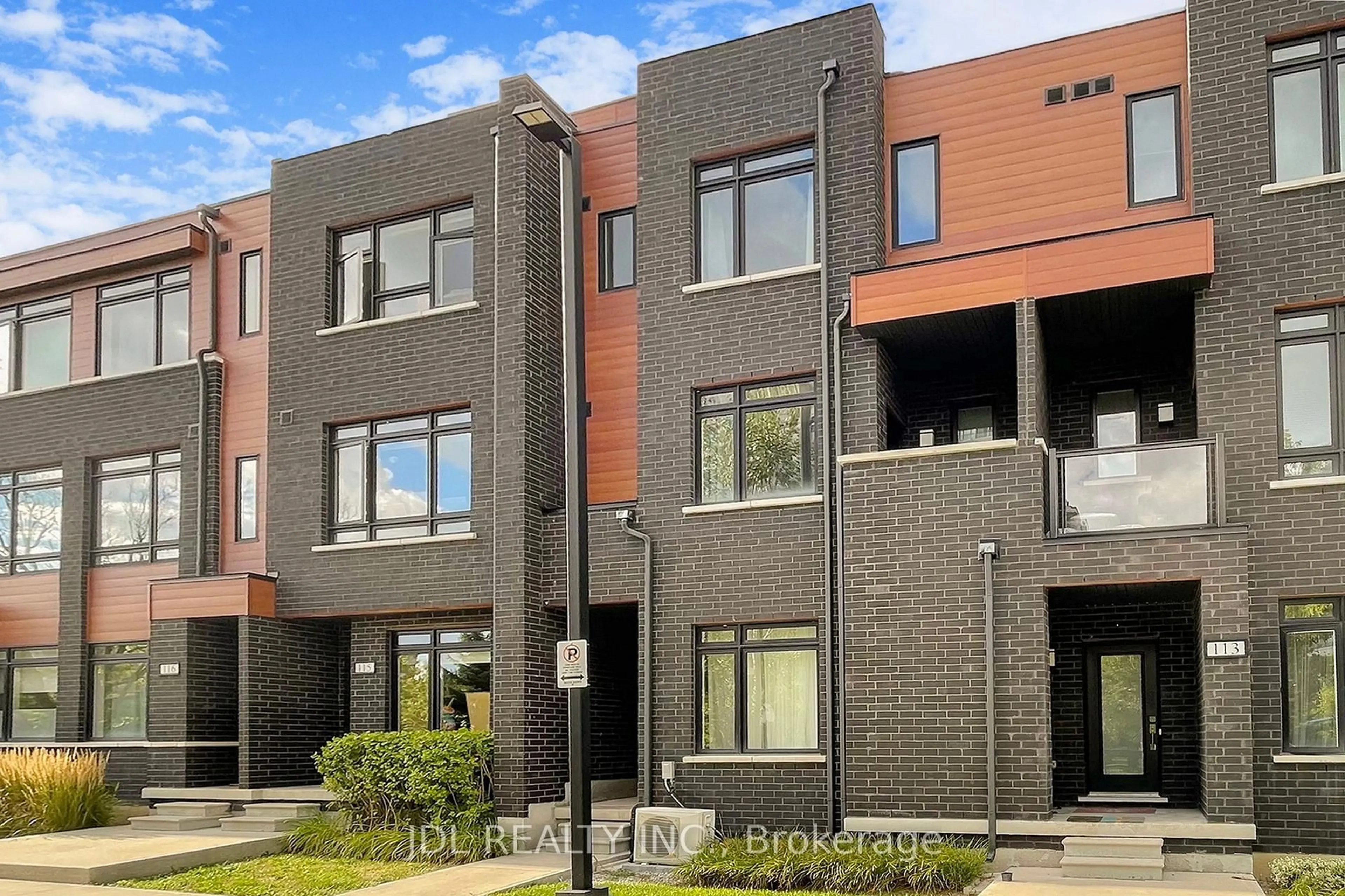 Home with brick exterior material, street for 370 Red Maple Rd #112, Richmond Hill Ontario L4C 5T4