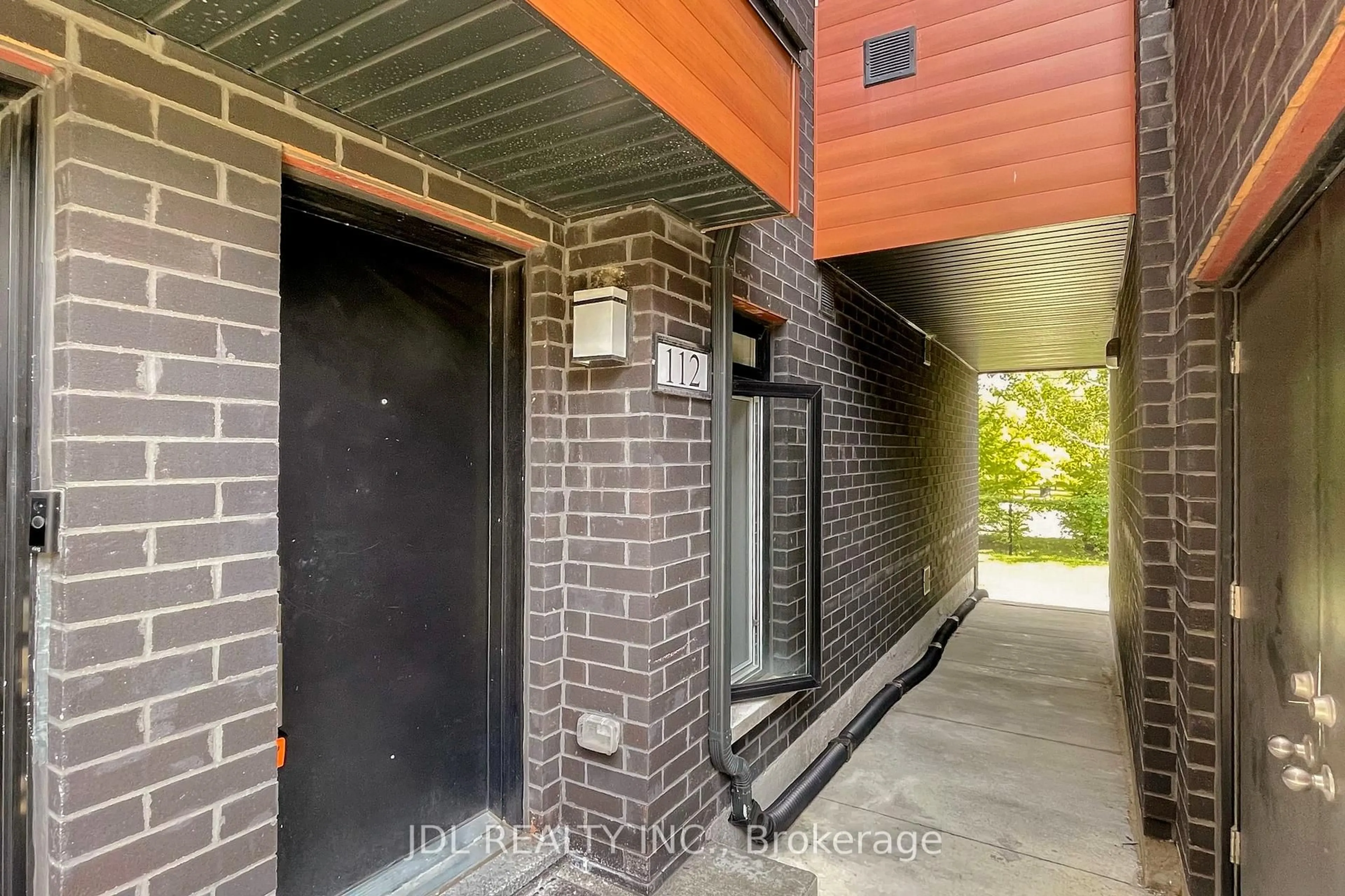 Indoor entryway for 370 Red Maple Rd #112, Richmond Hill Ontario L4C 5T4