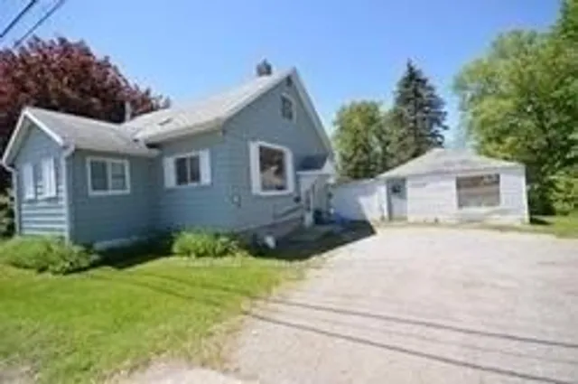 260 The Queensway Rd, Georgina 3