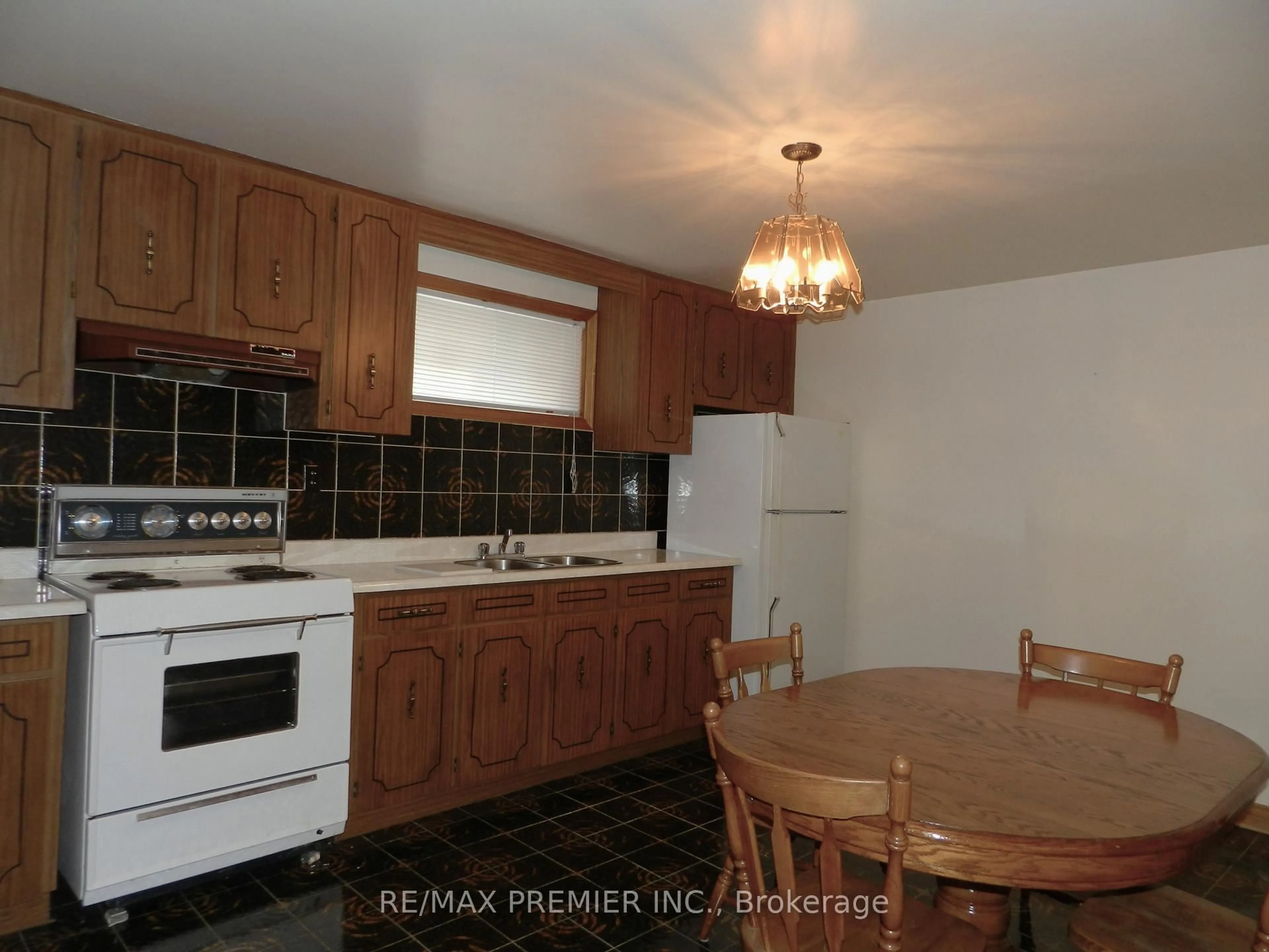 Standard kitchen, unknown for 36 Willis Rd, Vaughan Ontario L4L 2S2