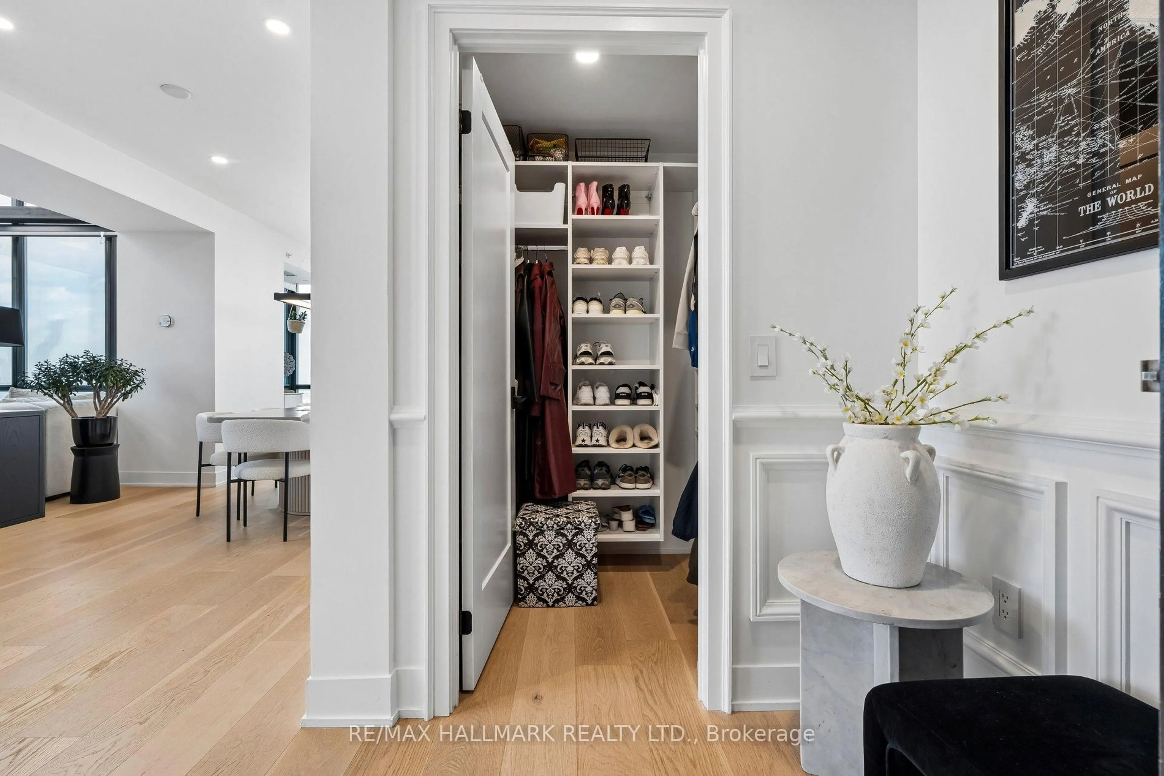 Indoor entryway for 2908 Highway 7 #PH3806, Vaughan Ontario L4K 0K5
