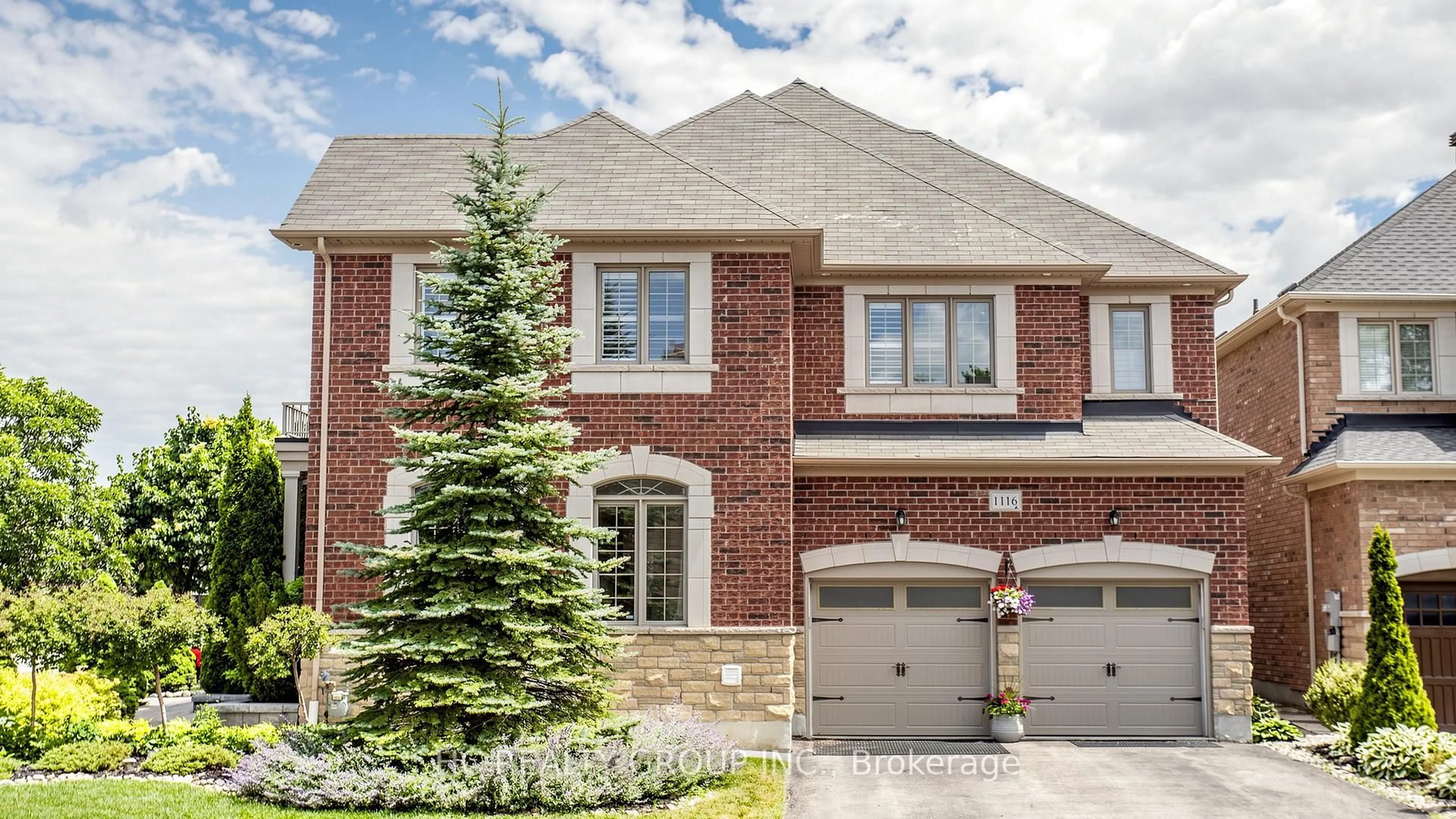 Home with brick exterior material, street for 1116 Veterans Way, Newmarket Ontario L3X 0B2