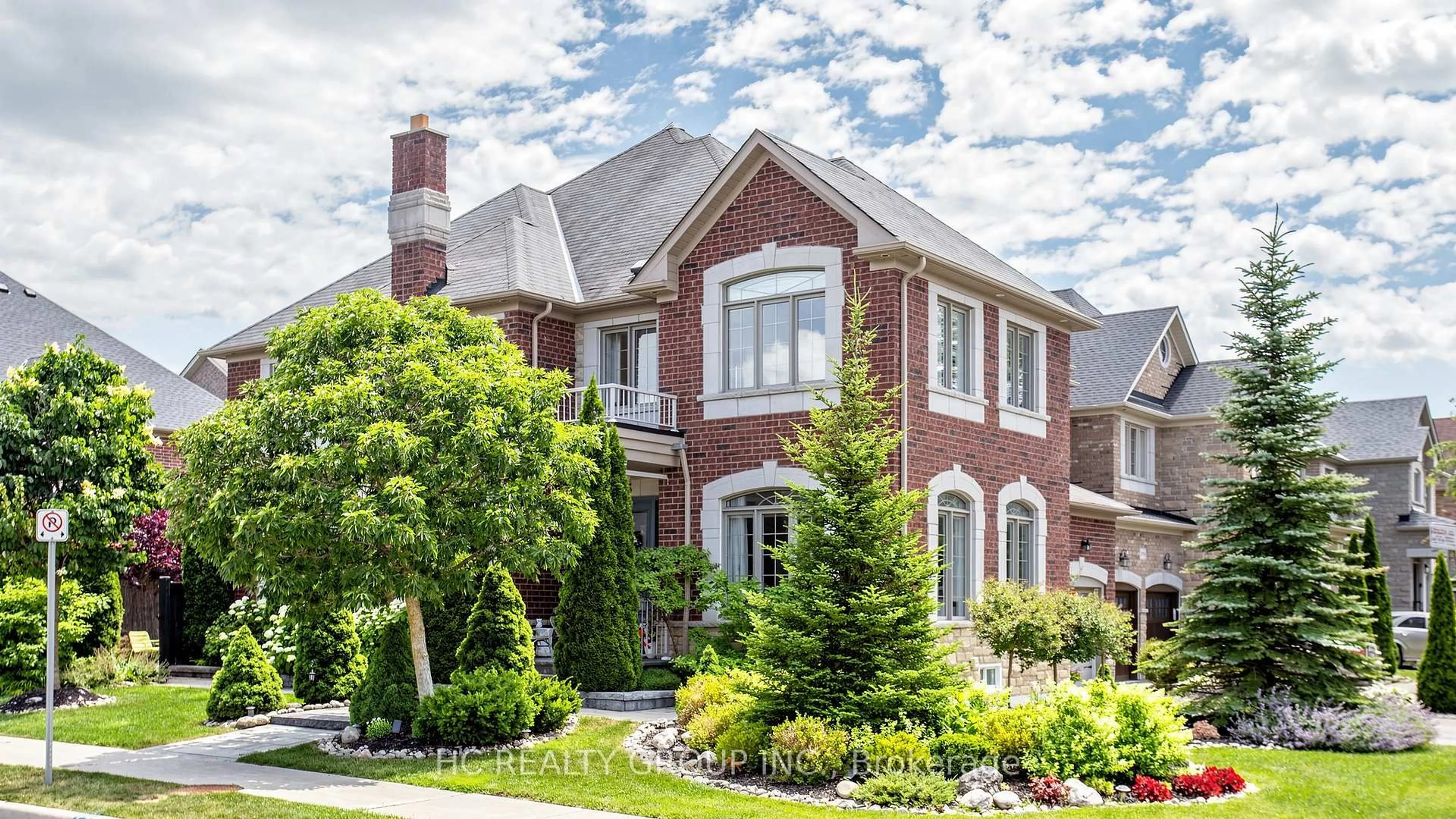 Home with brick exterior material, street for 1116 Veterans Way, Newmarket Ontario L3X 0B2
