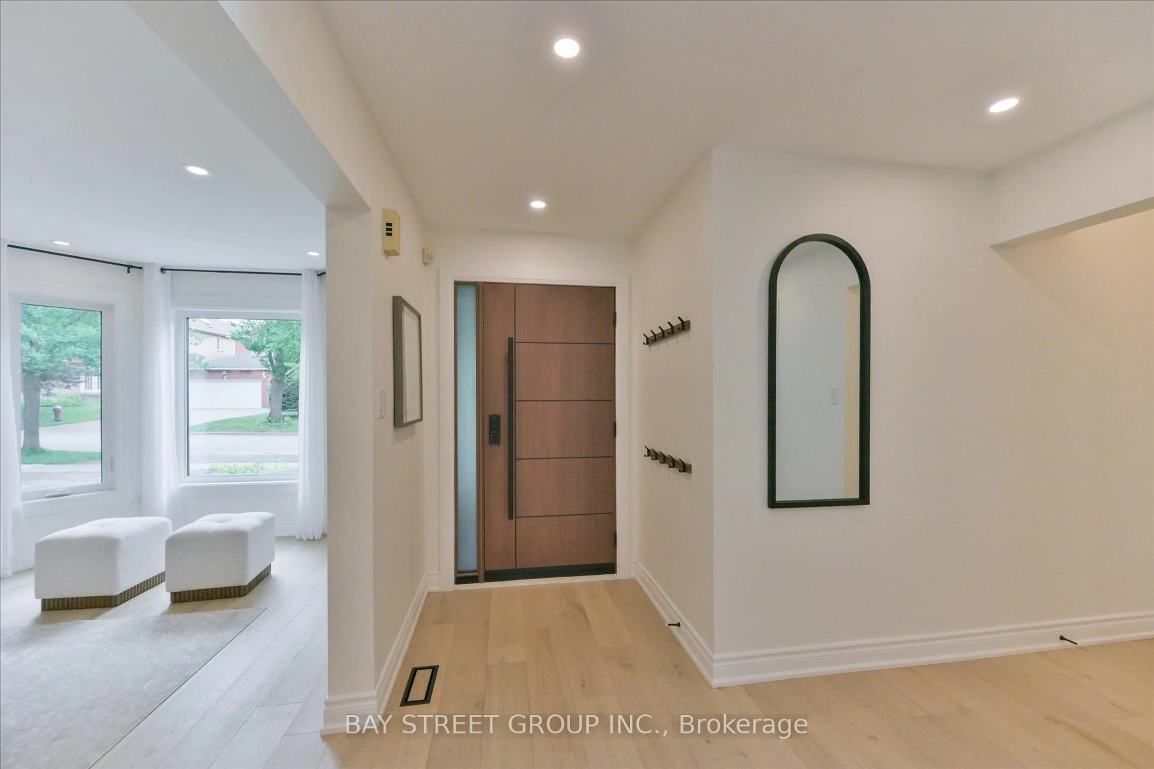 Indoor entryway for 49 Cygnus Dr, Richmond Hill Ontario L4C 8P1