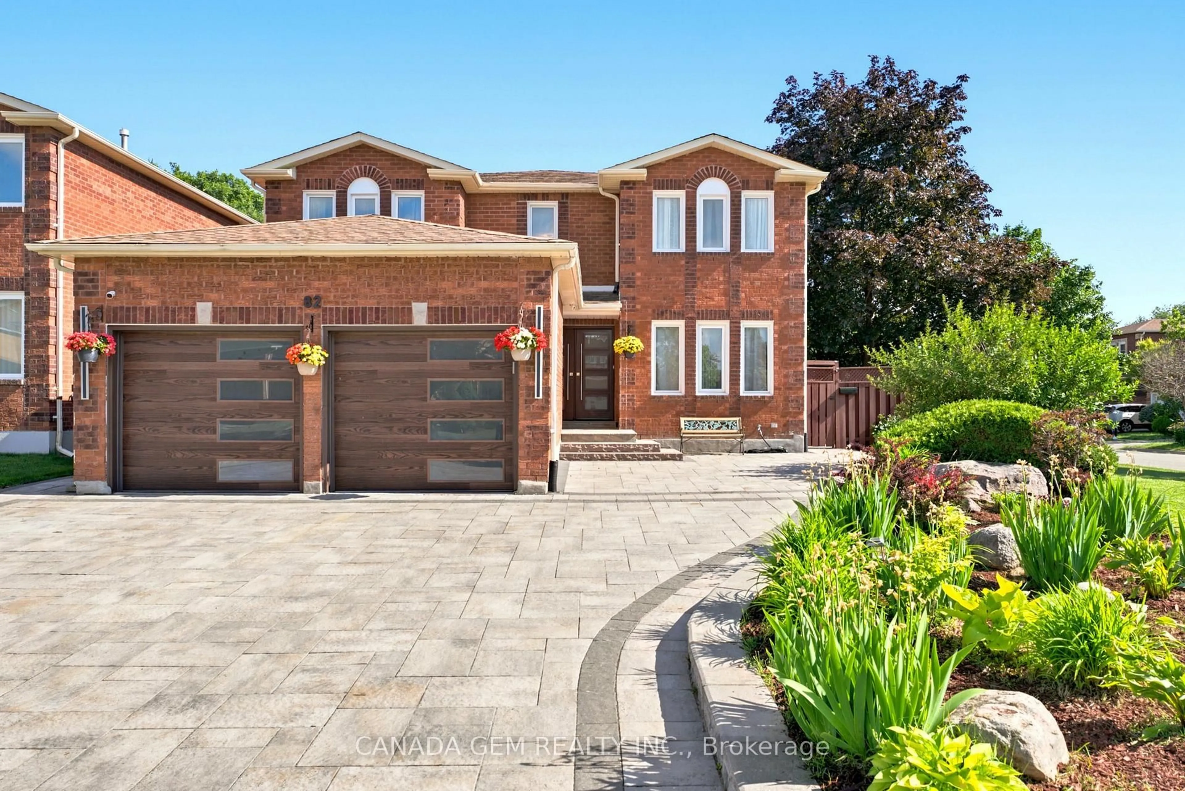 Home with brick exterior material, street for 82 Justus Dr, Richmond Hill Ontario L4C 0A1
