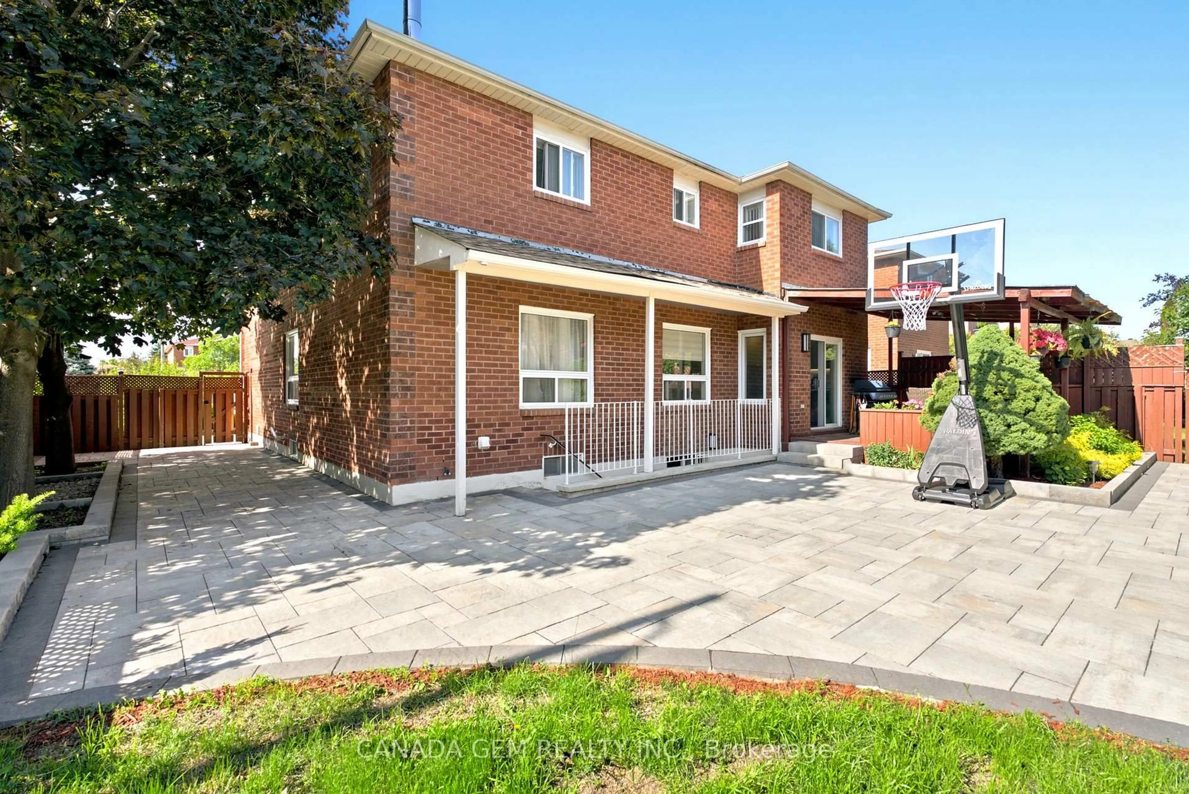 Home with brick exterior material, street for 82 Justus Dr, Richmond Hill Ontario L4C 0A1