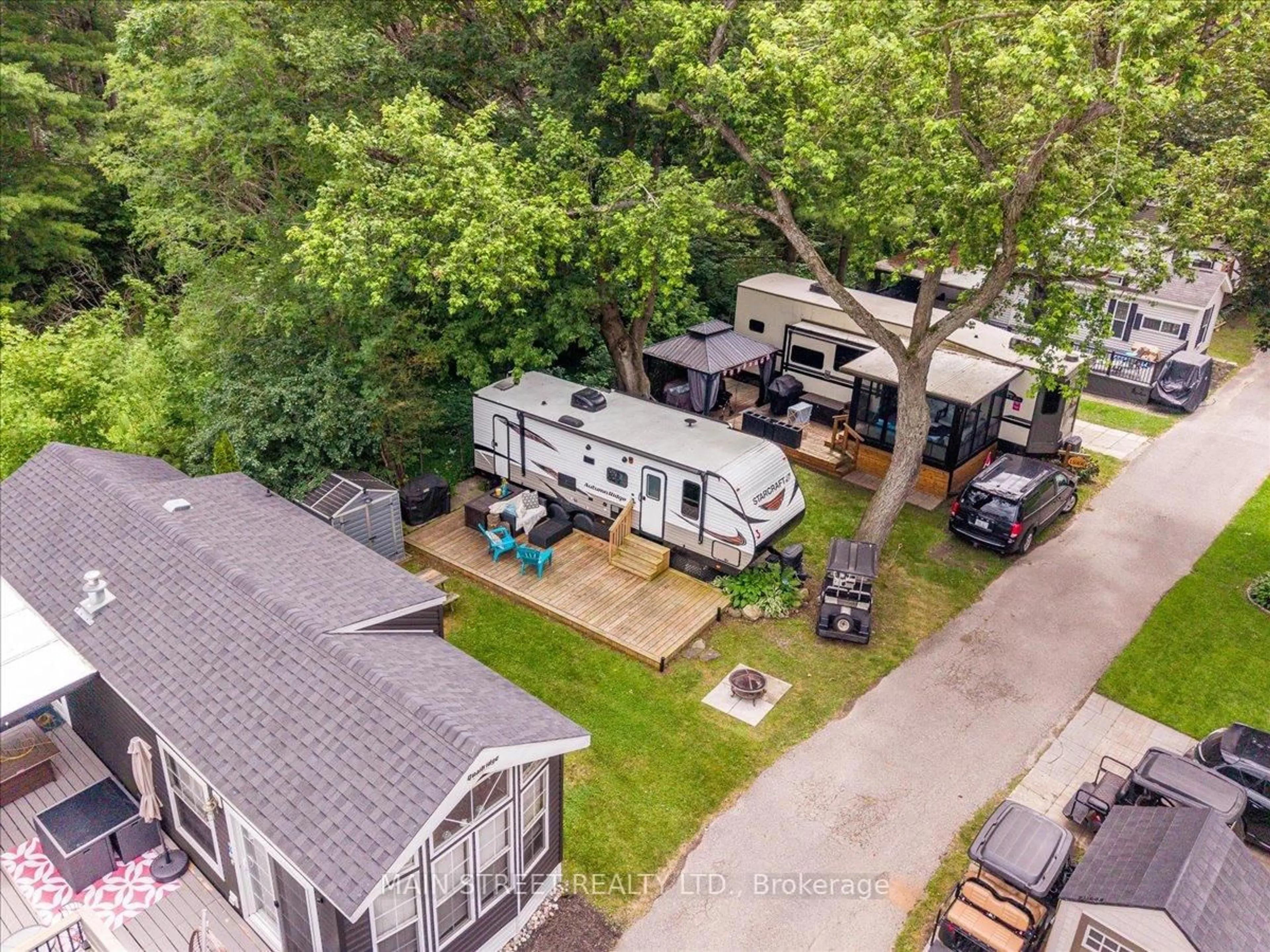 A pic from outside/outdoor area/front of a property/back of a property/a pic from drone, unknown for 3 Shady Lane, Whitchurch-Stouffville Ontario L0G 1E0