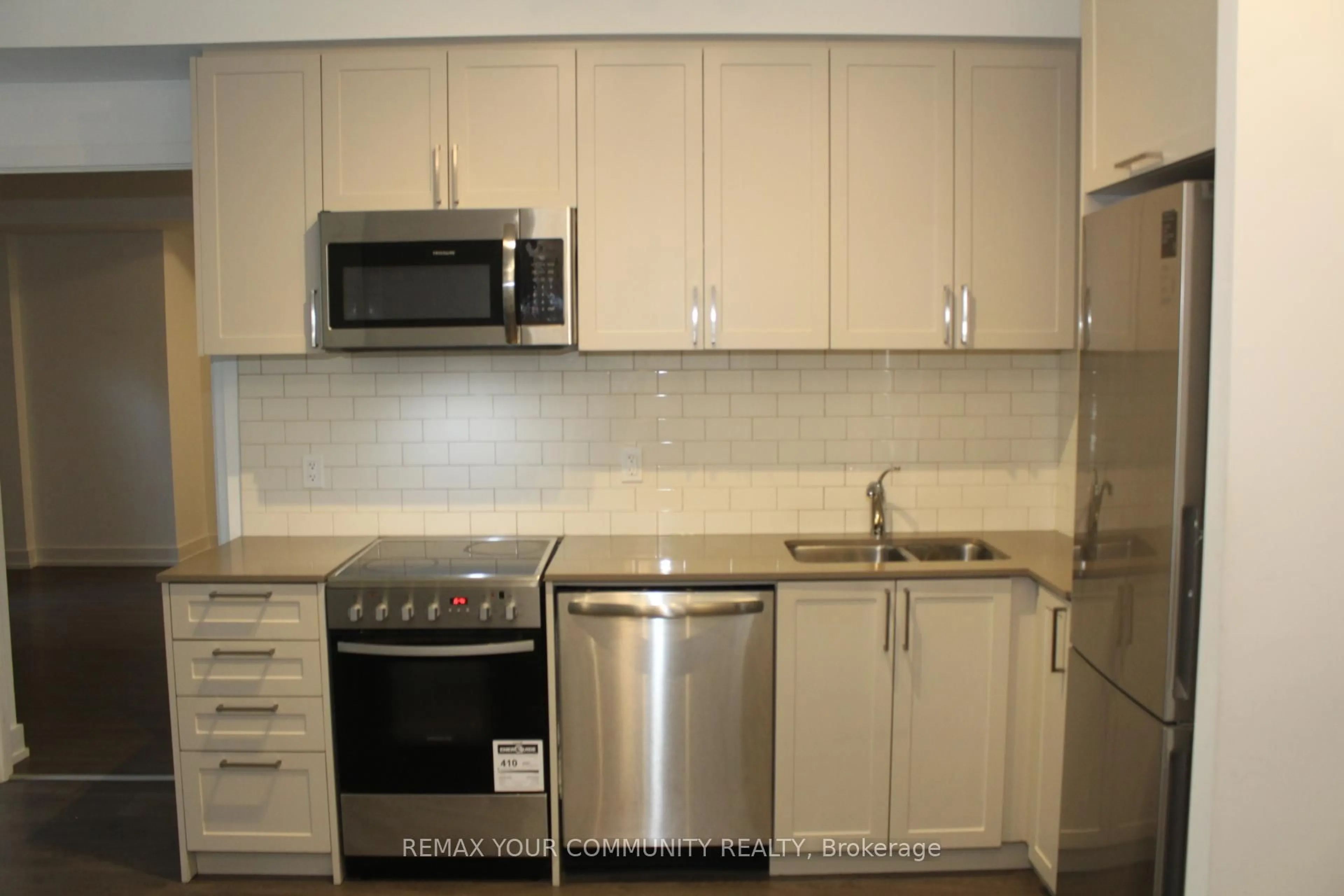 Standard kitchen, unknown for 268 Buchanan Dr #203W, Markham Ontario L3R 8G9