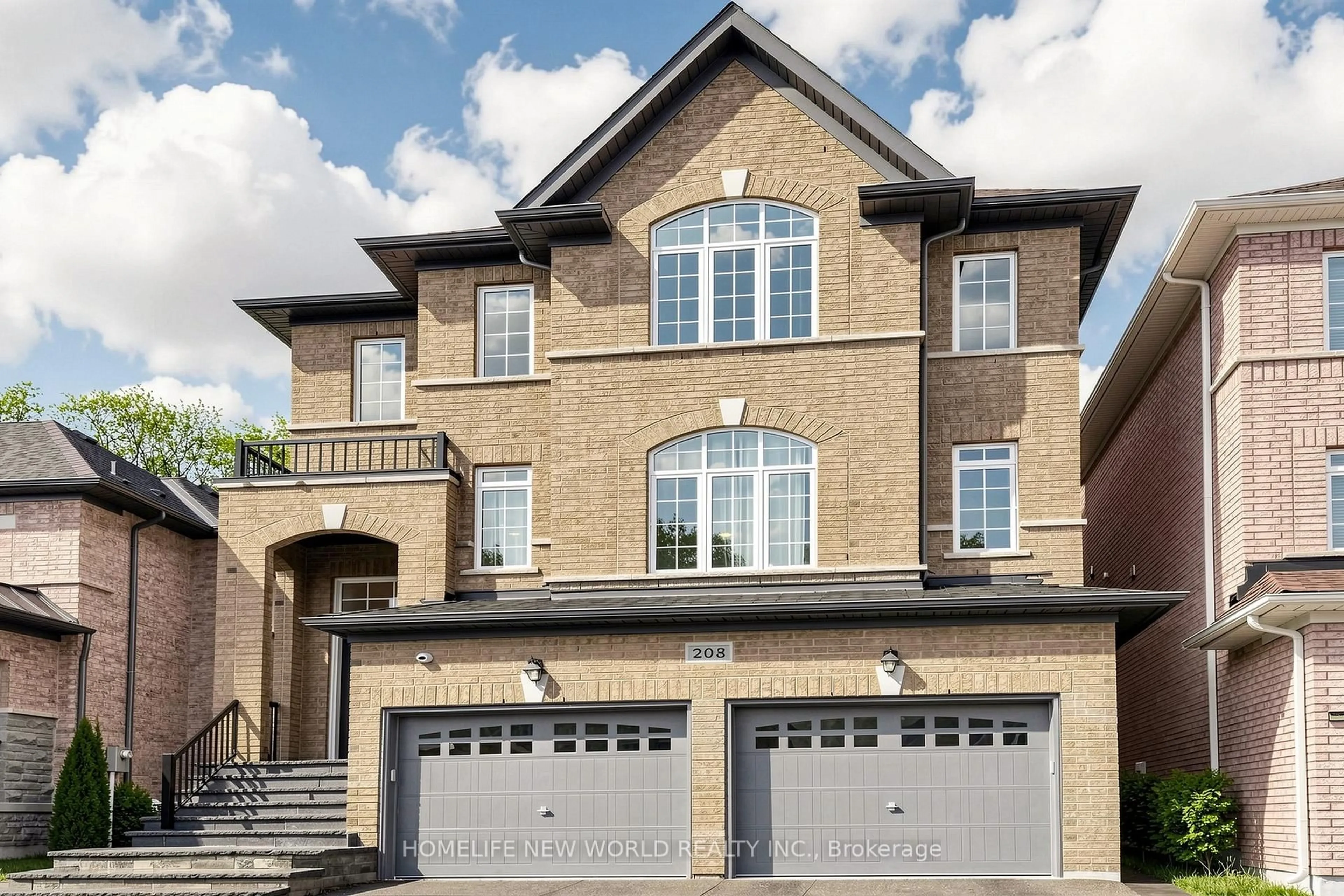 Home with brick exterior material, street for 208 Hunting Ridges Dr, Richmond Hill Ontario L4E 4K6