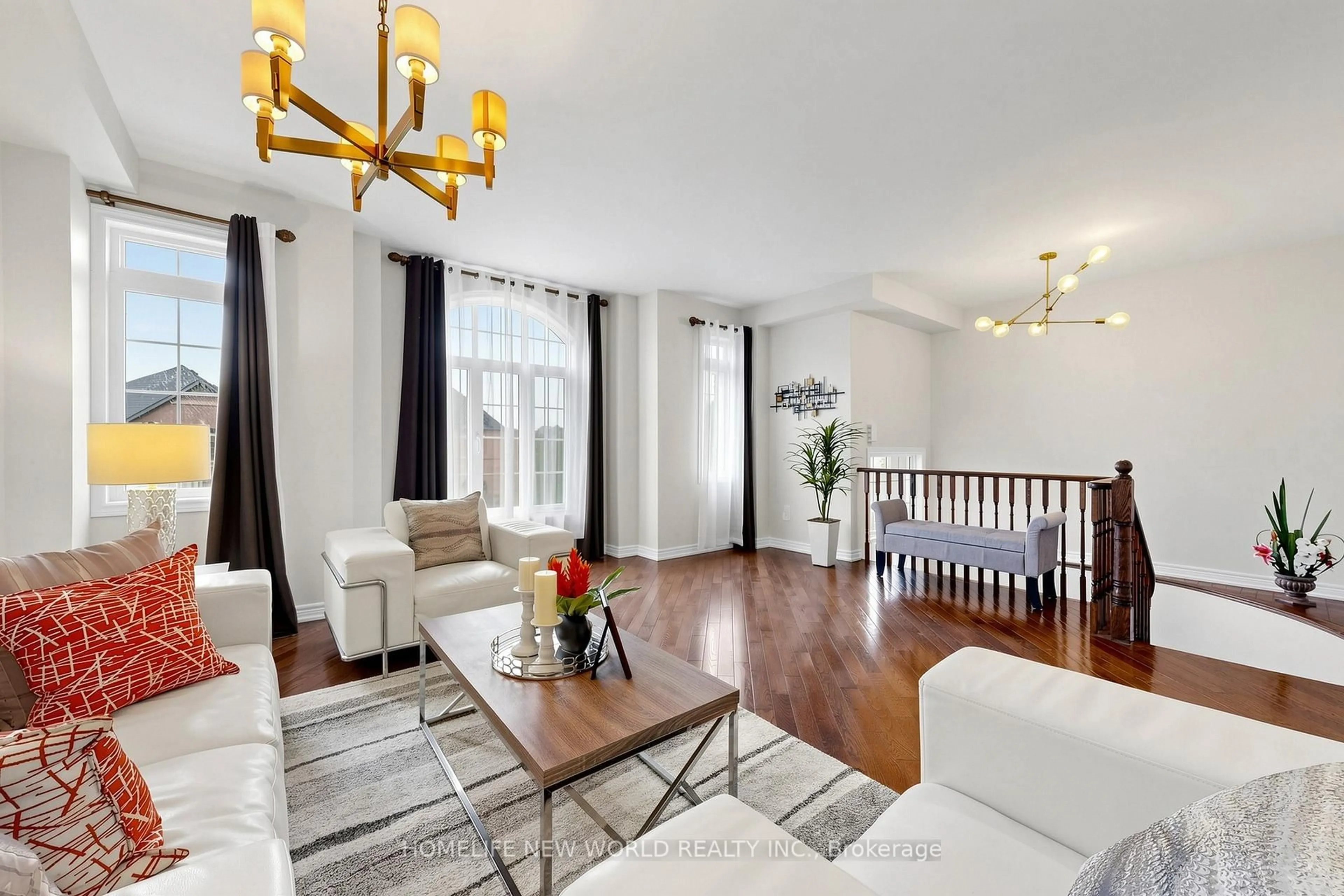 Living room with furniture, wood/laminate floor for 208 Hunting Ridges Dr, Richmond Hill Ontario L4E 4K6