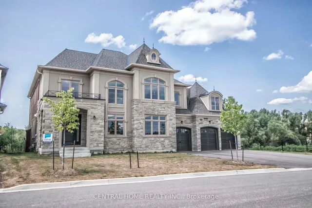 122 Burns Blvd, King 2