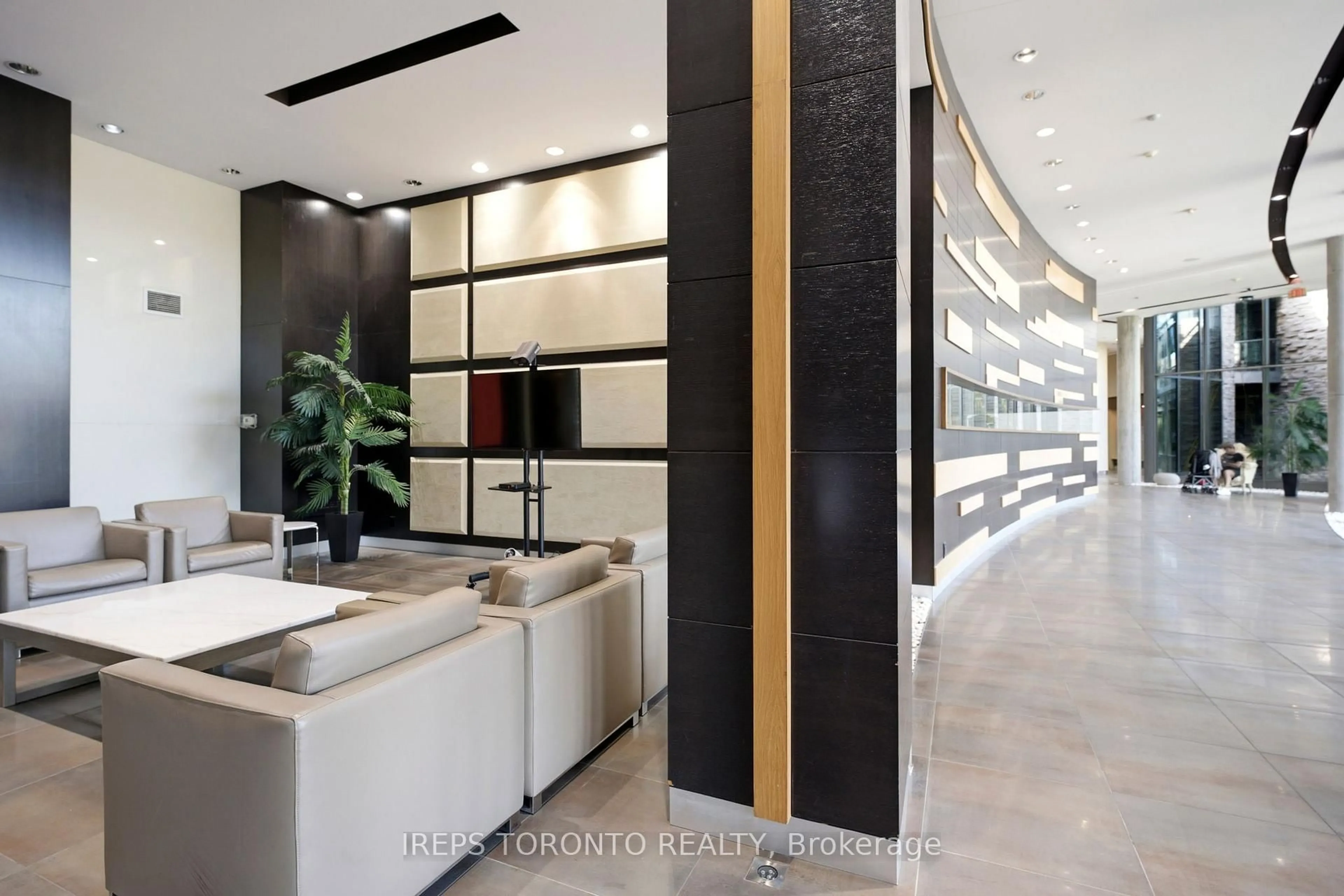 Indoor foyer for 233 South Park Rd #Ph01, Markham Ontario L3T 0B3