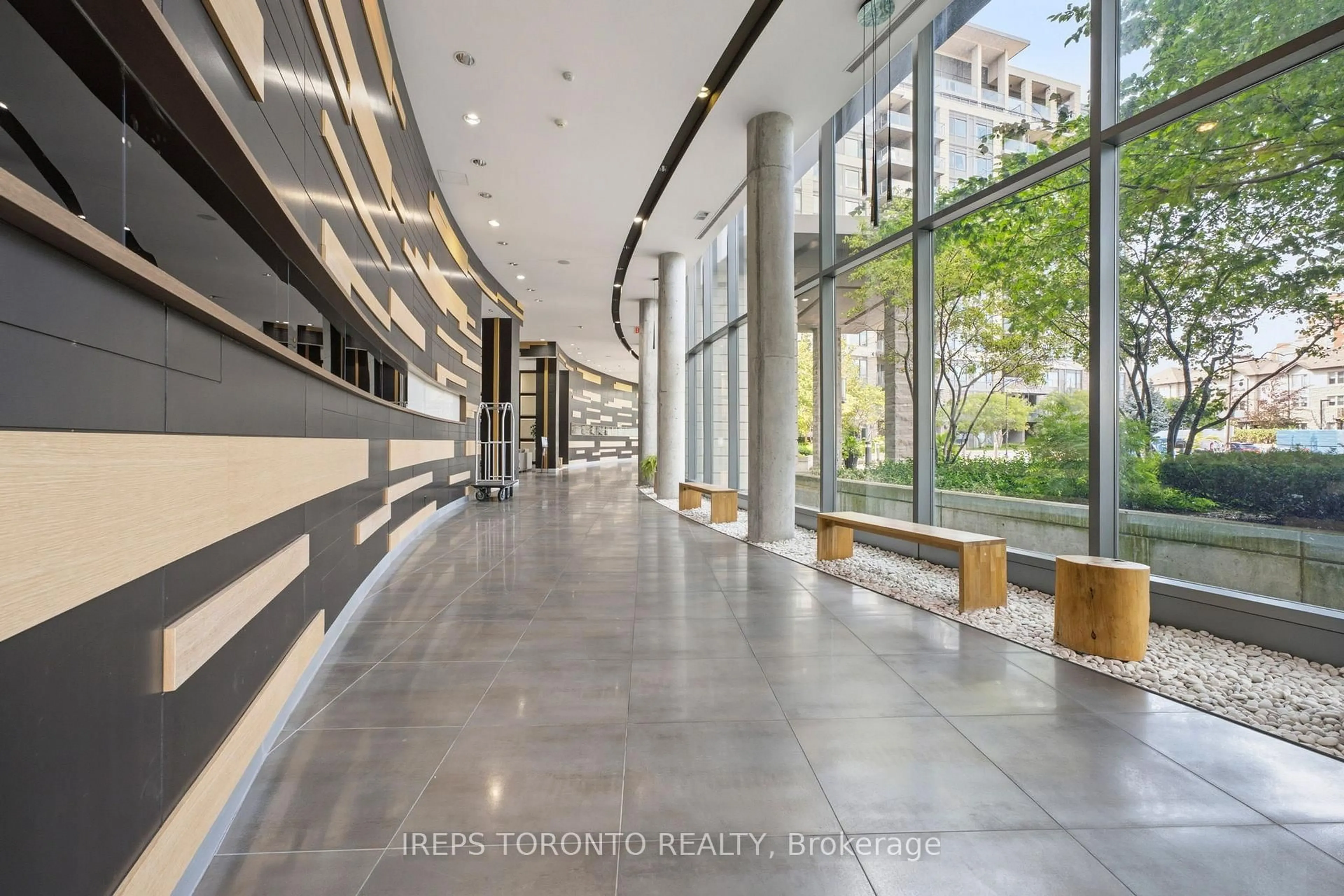 Indoor foyer for 233 South Park Rd #Ph01, Markham Ontario L3T 0B3