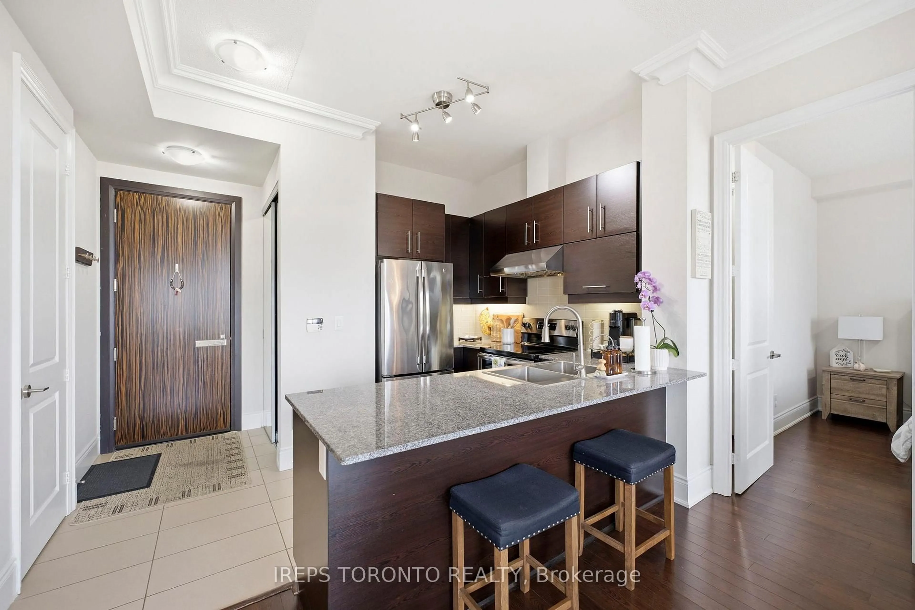 Open concept kitchen, ceramic/tile floor for 233 South Park Rd #Ph01, Markham Ontario L3T 0B3