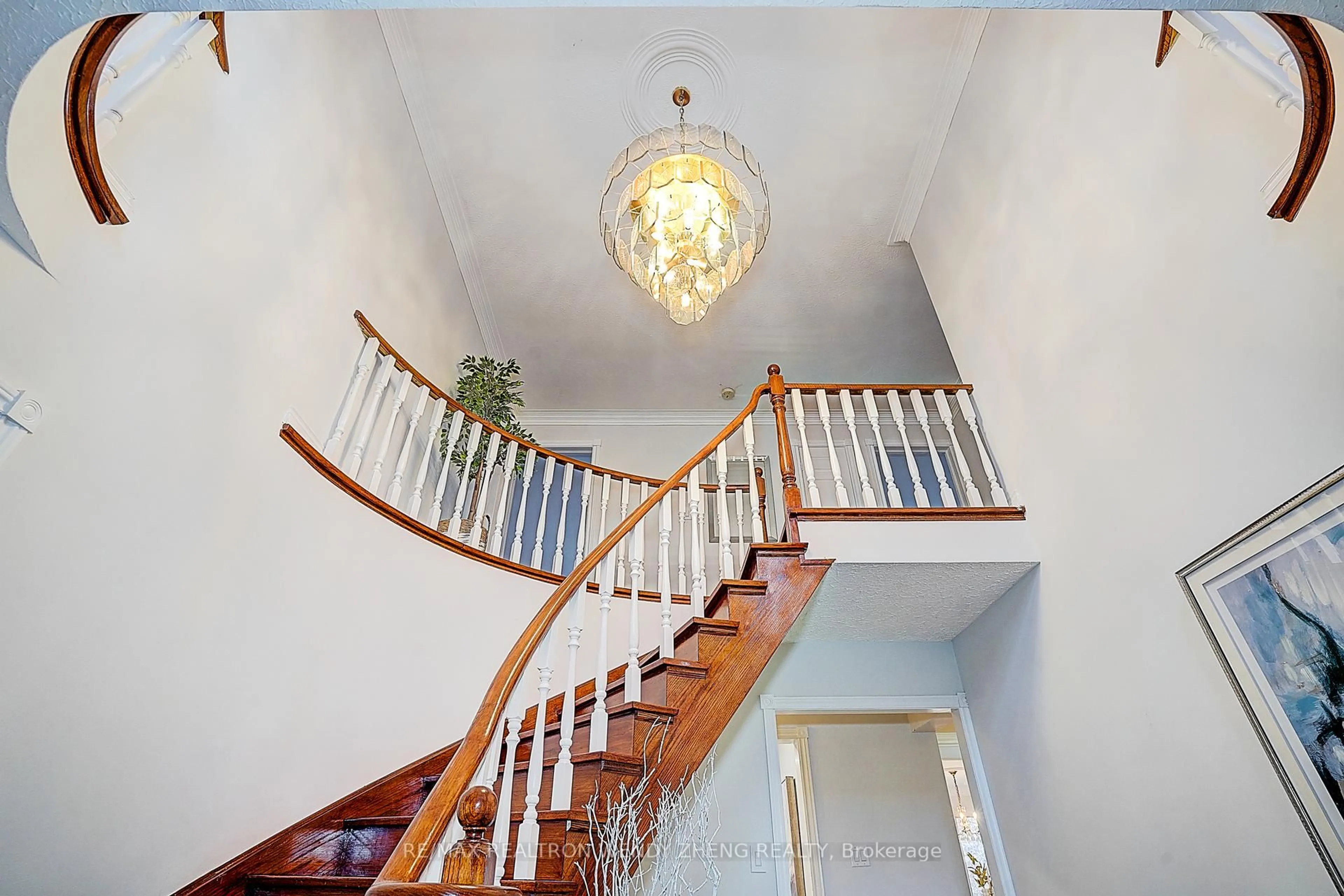 Indoor foyer for 60 Birch Ave, Richmond Hill Ontario L4C 6C6