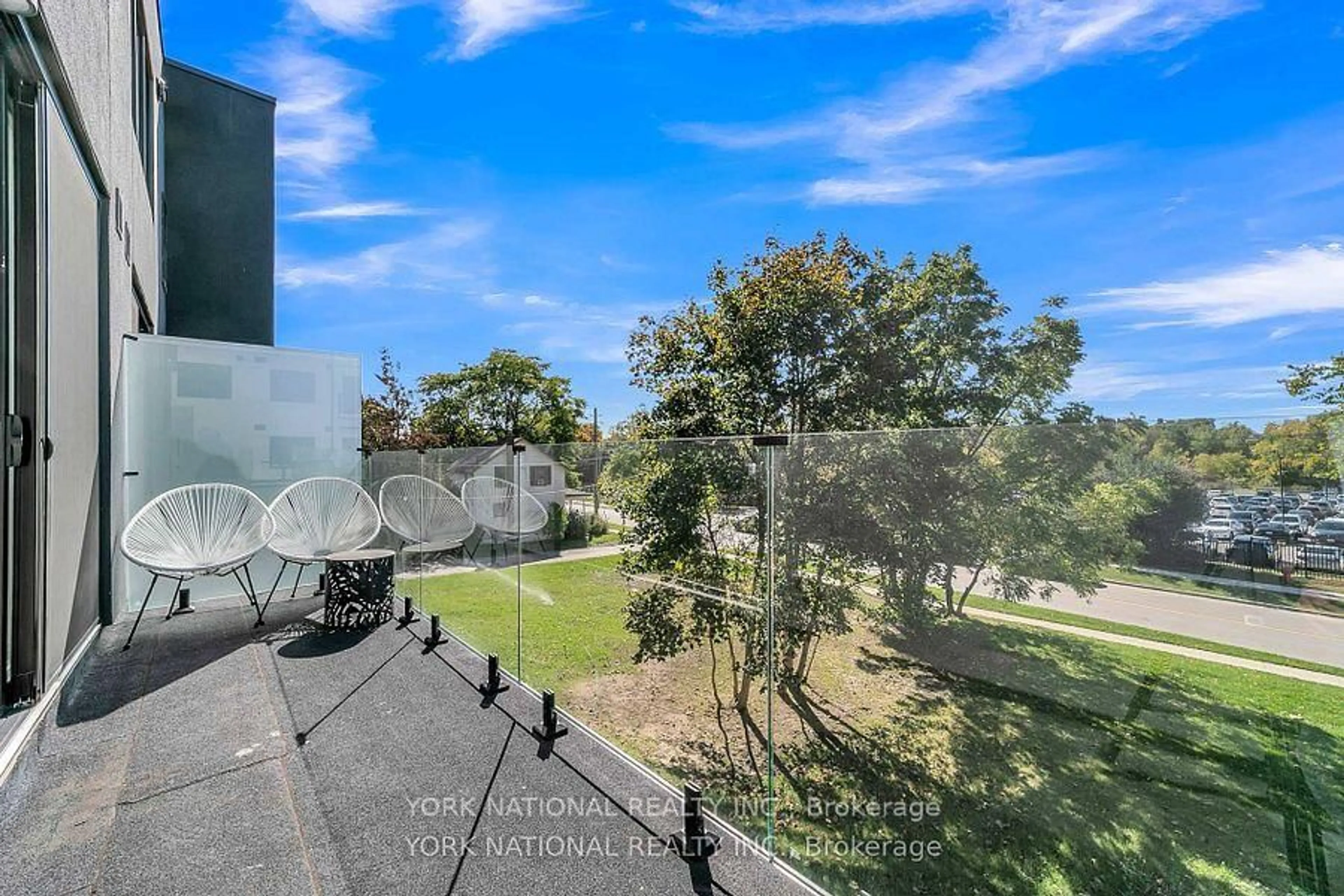 A pic from outside/outdoor area/front of a property/back of a property/a pic from drone, city buildings view from balcony for 59 Charles St #8, Newmarket Ontario L3Y 3V7