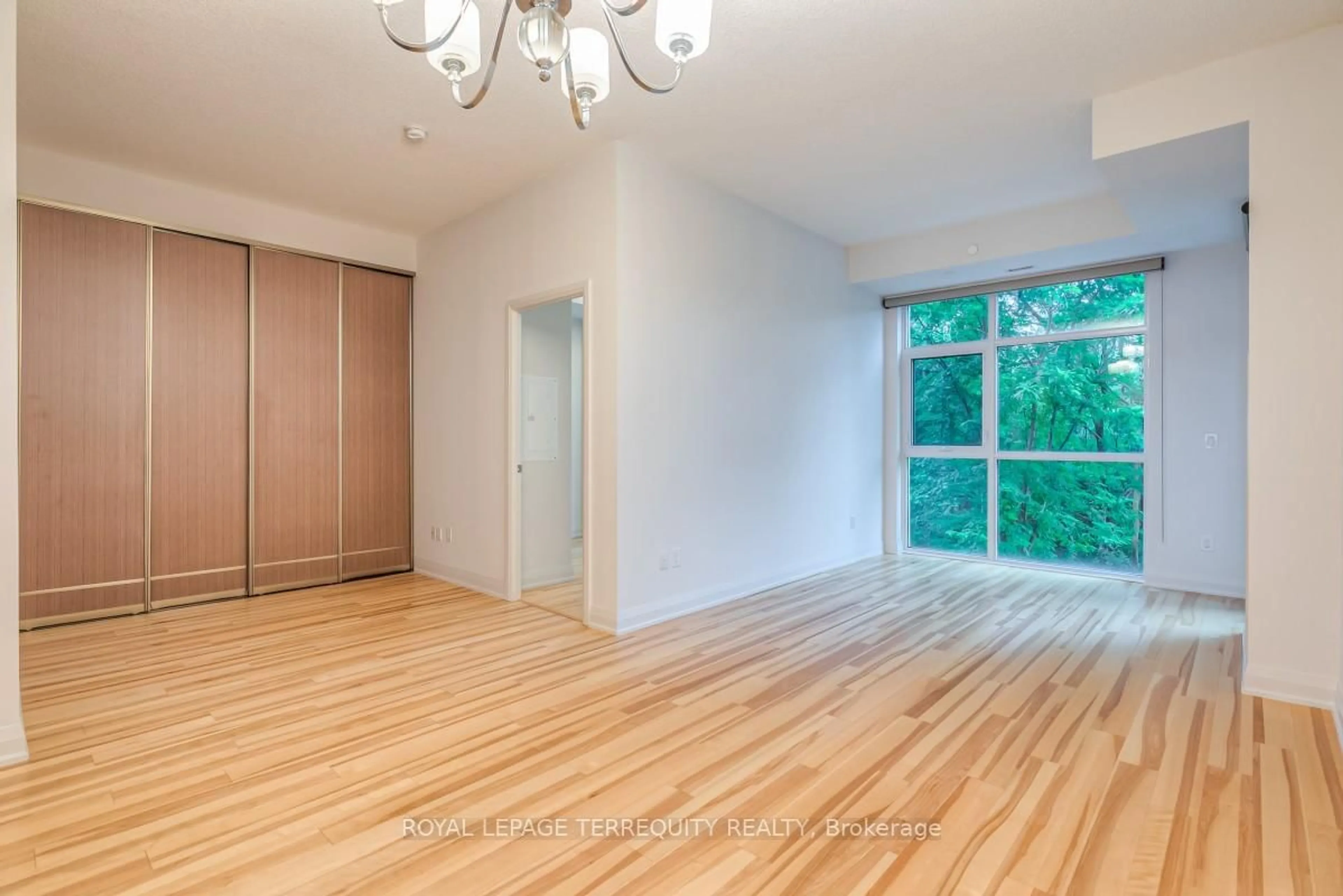 A pic of a room for 8763 Bayview Ave #230, Richmond Hill Ontario L4B 3V1