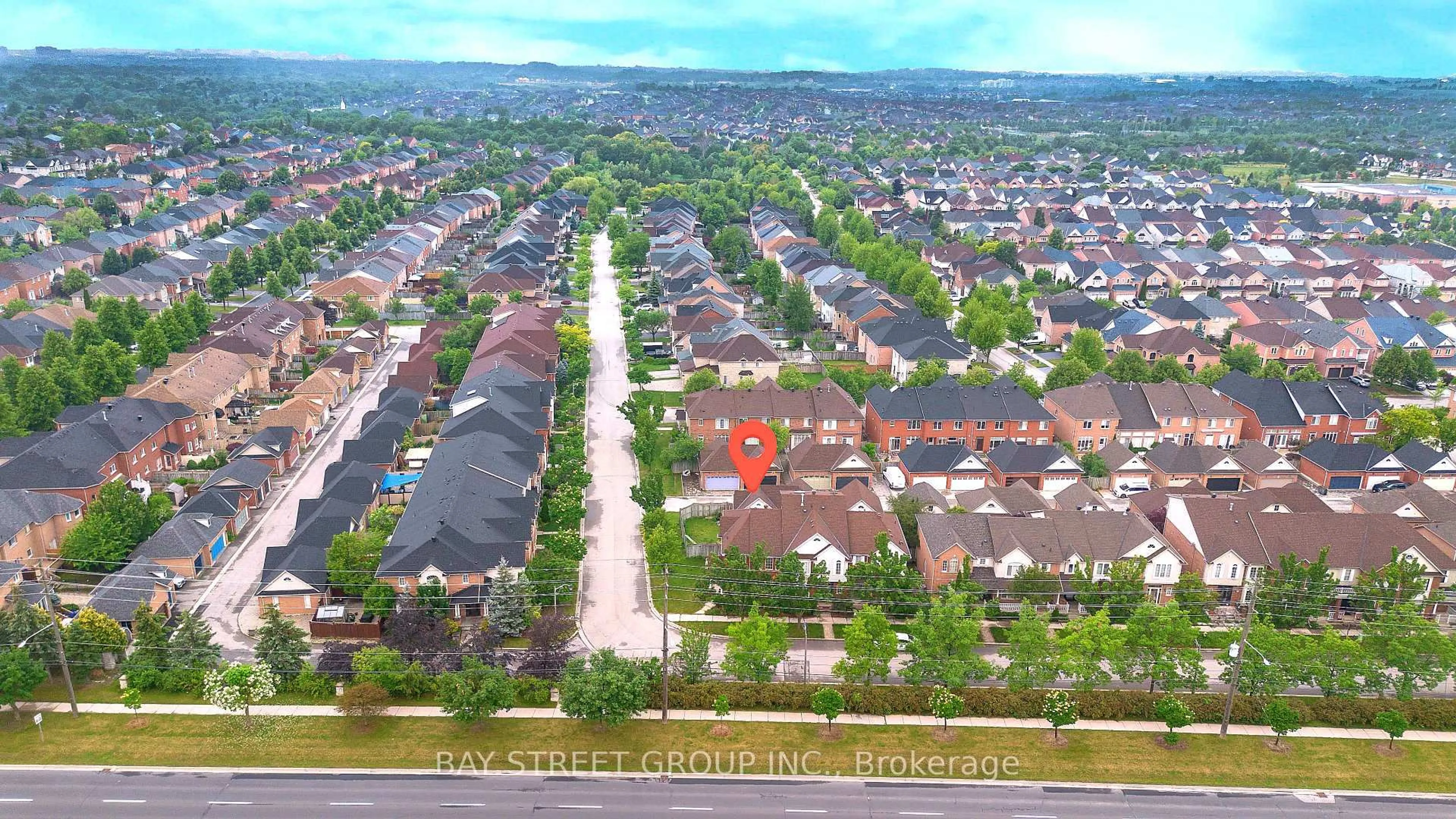 A pic from outside/outdoor area/front of a property/back of a property/a pic from drone, street for 80 Irish Rose Dr, Markham Ontario L6C 2J6