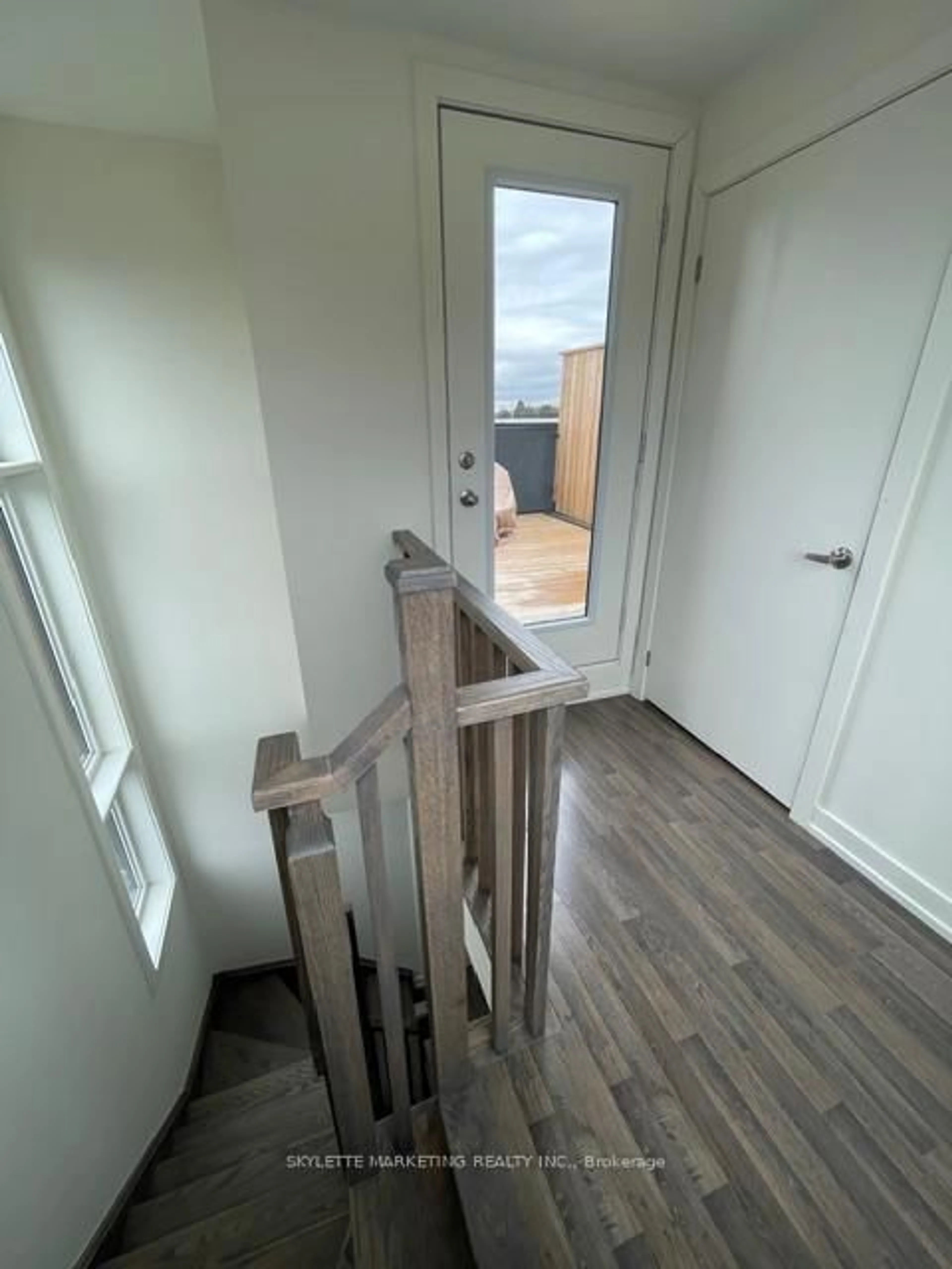 Stairs for 370B Red Maple Rd #67, Richmond Hill Ontario L4C 6P5