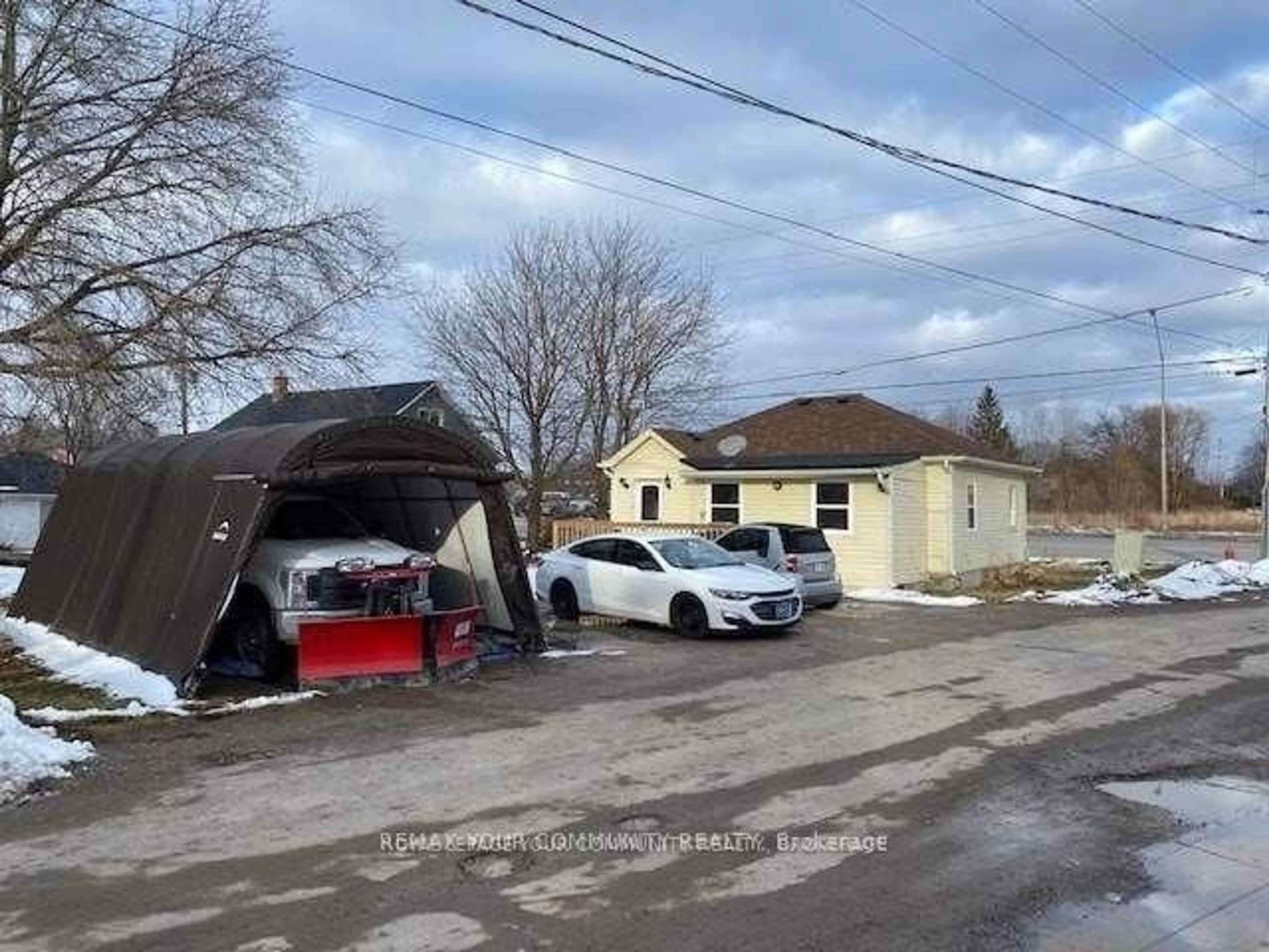 Unknown for 262 The Queensway Rd, Georgina Ontario L4P 2B1